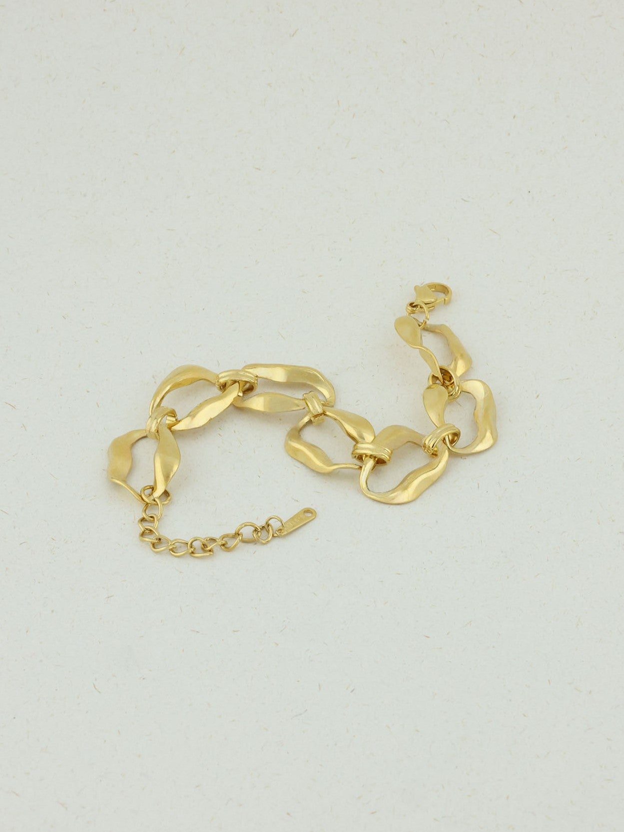 Soft Wavy Links Bracelet