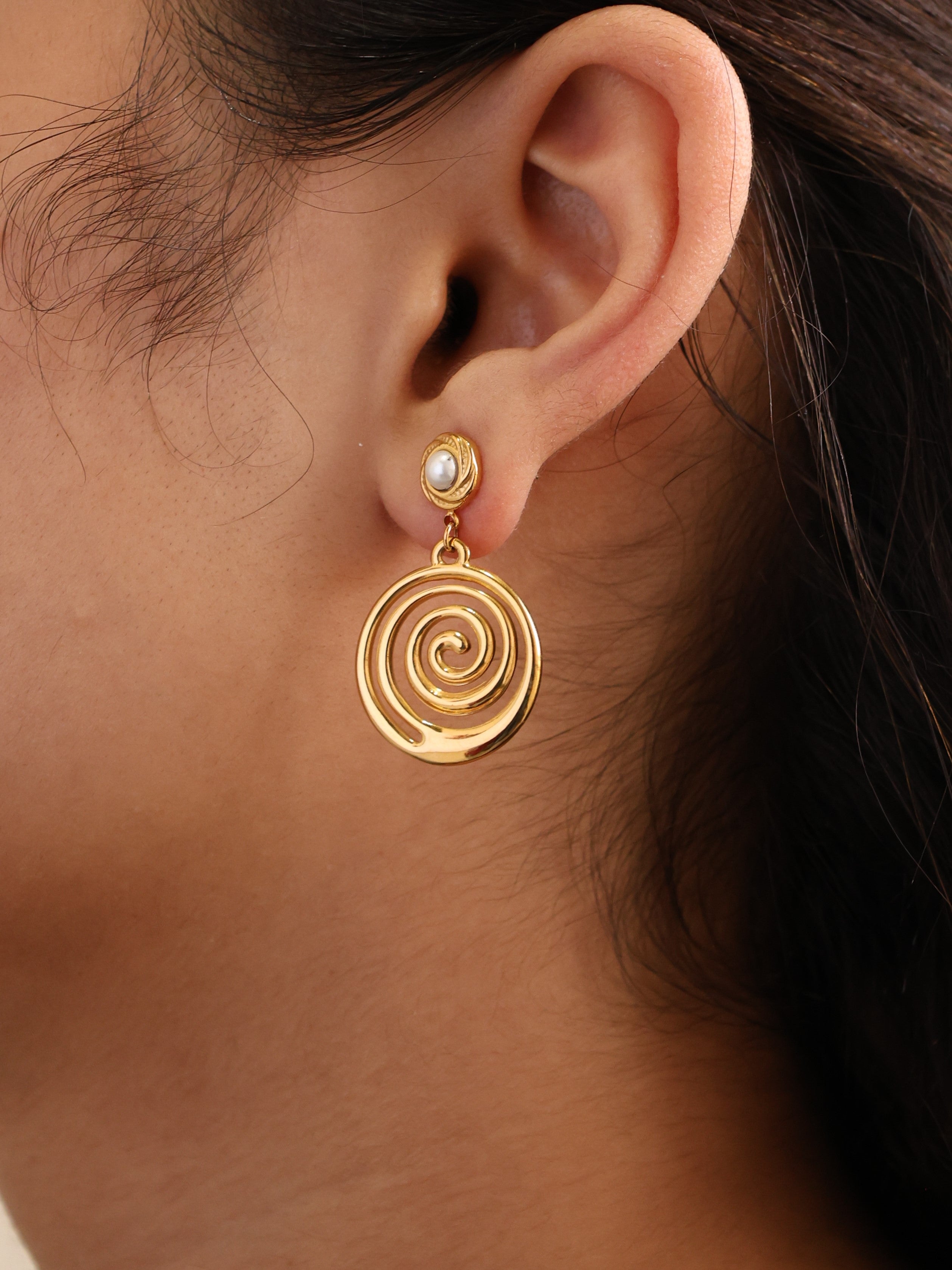 Sovereign Aura Earring