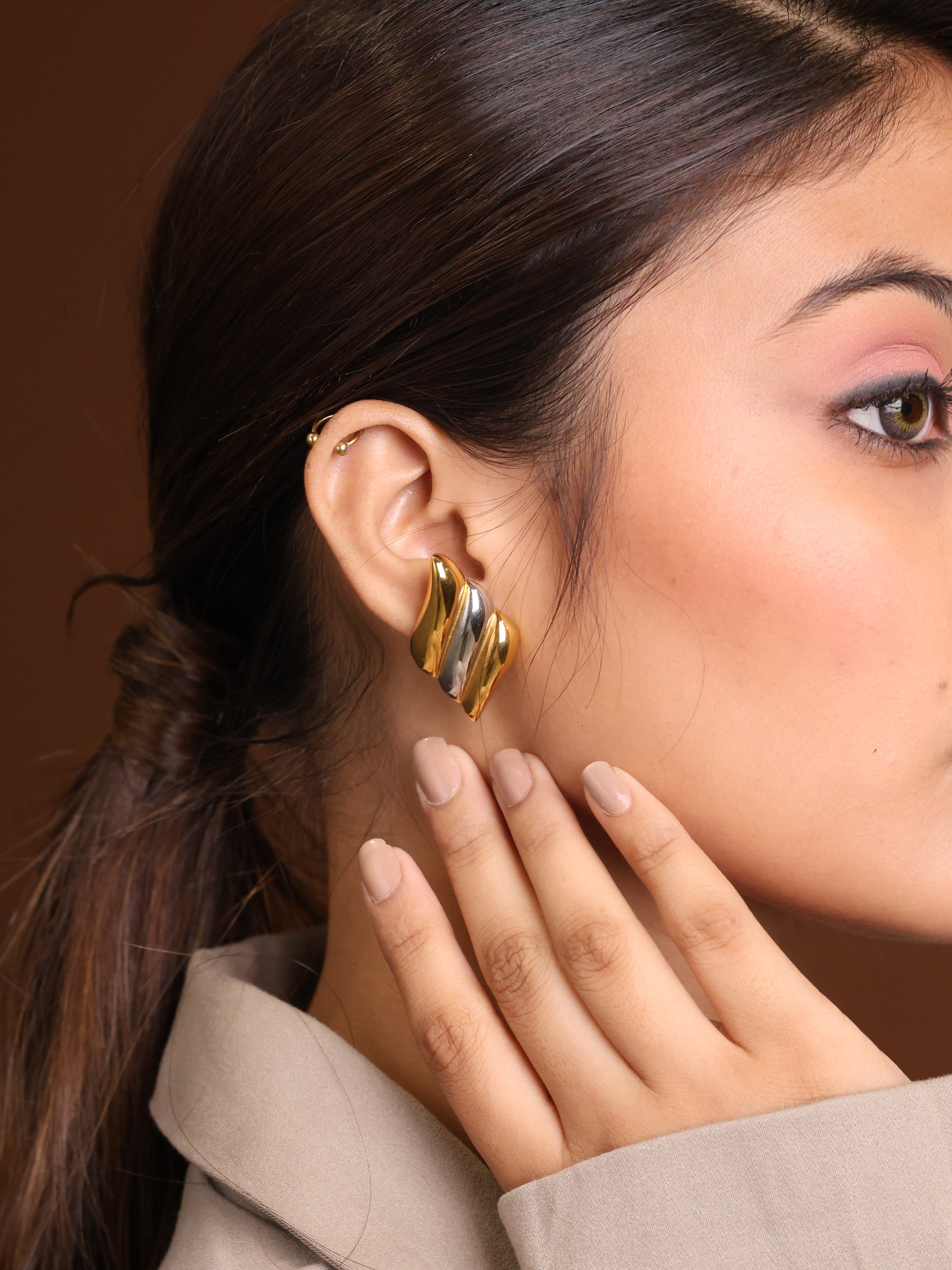 Dual-Tone Wave Studs