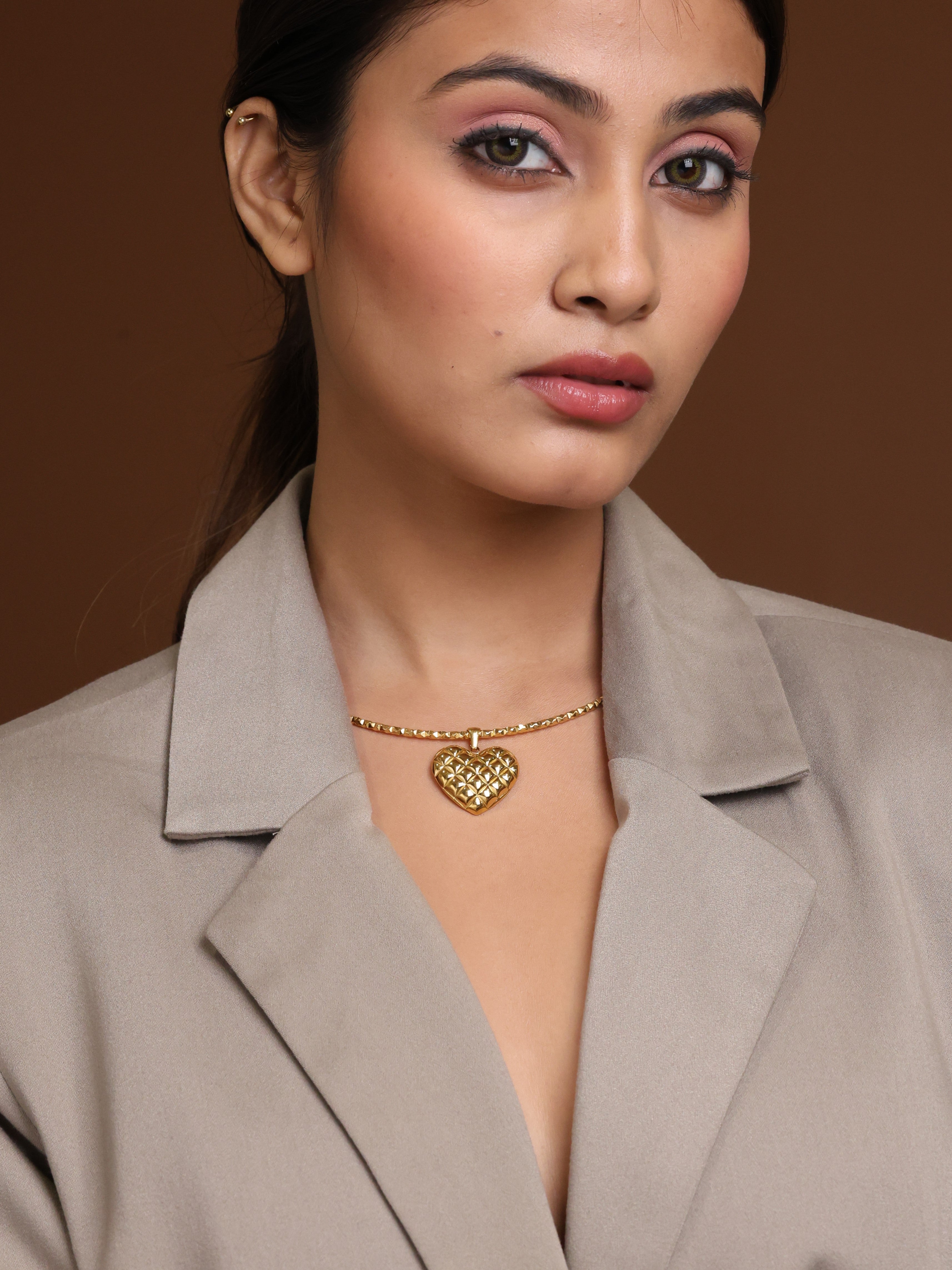 HEART SHAPE STIFF COLLAR