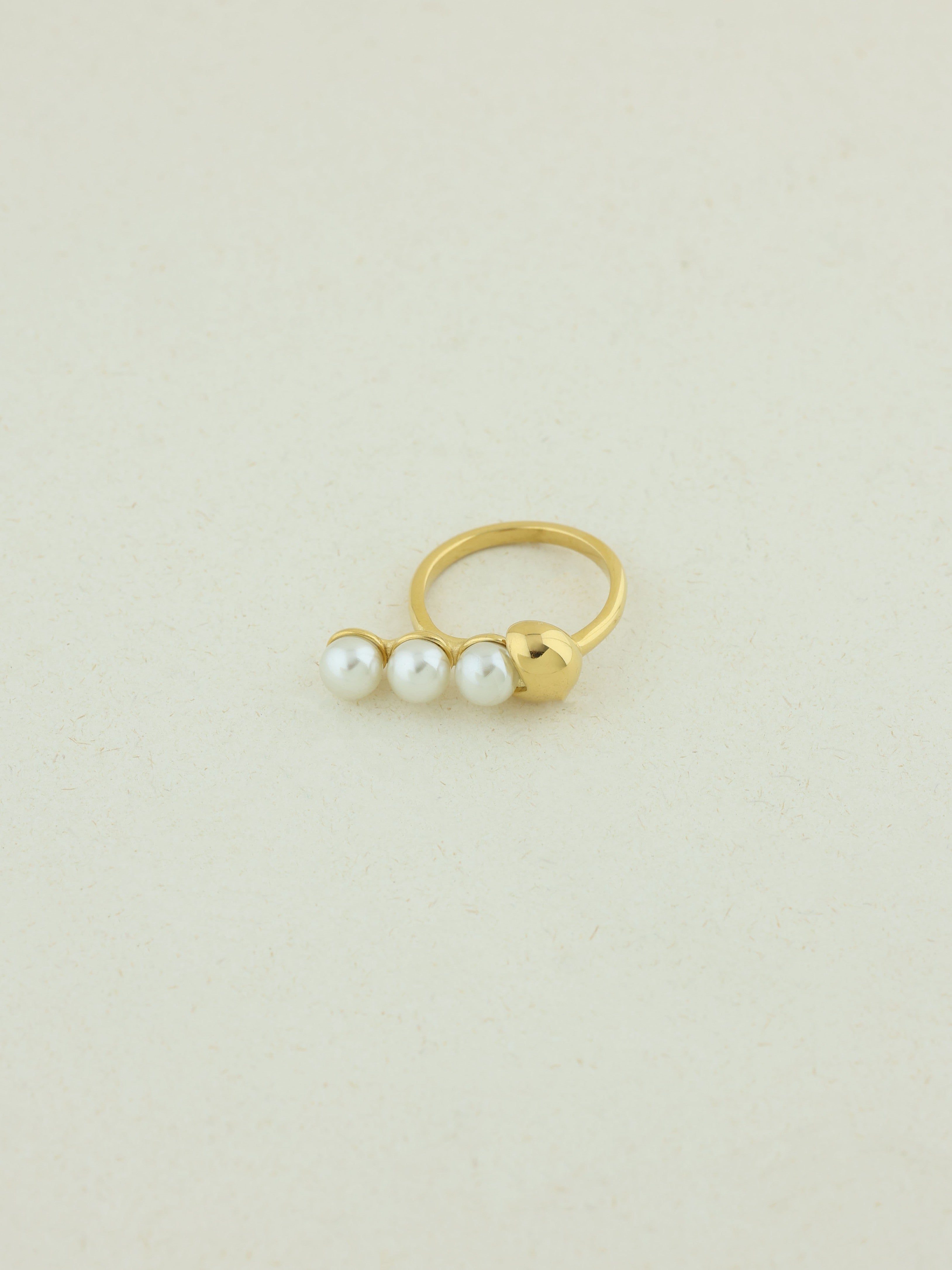 Elegant Three-Pearl Ring