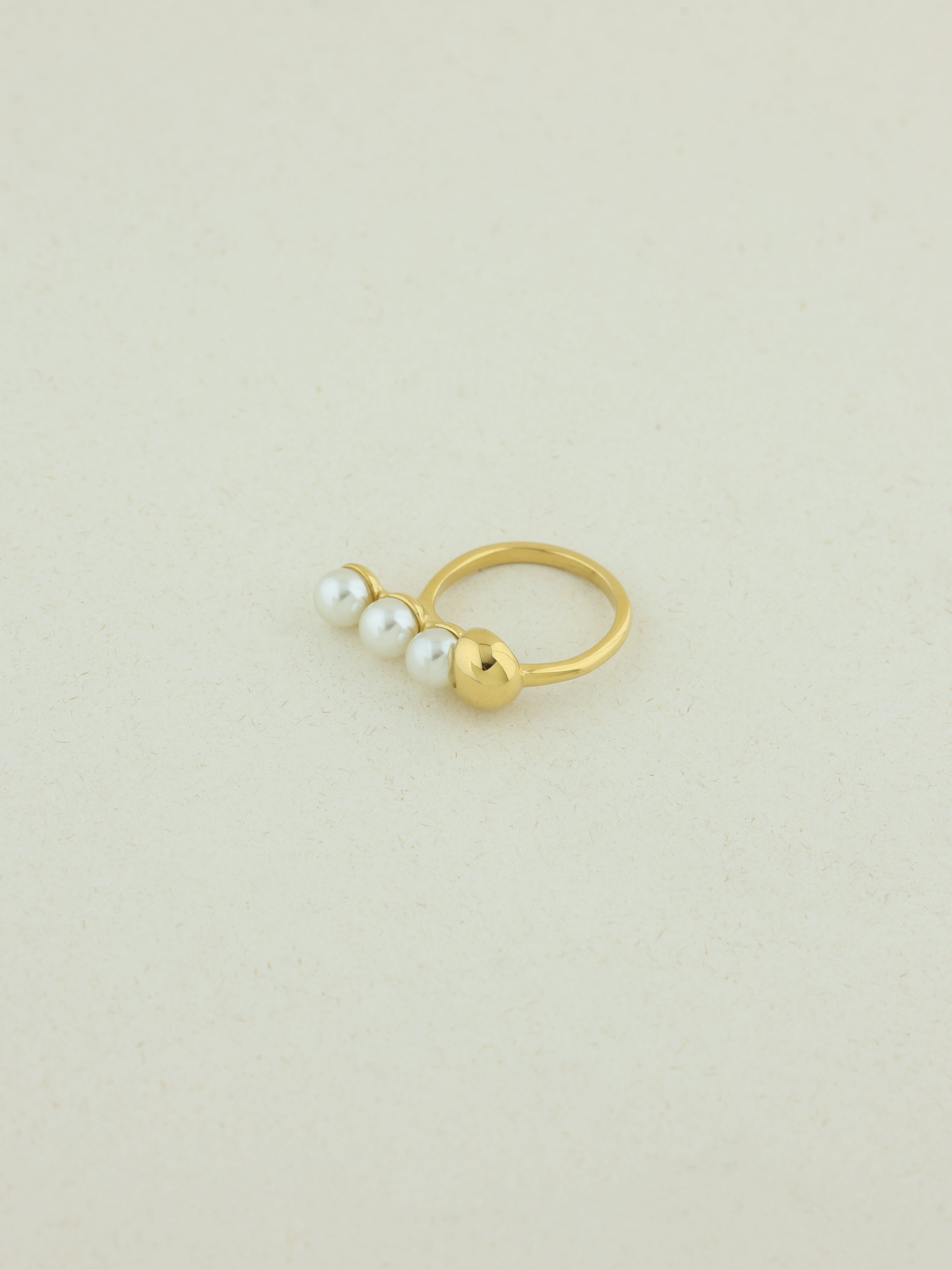 Elegant Three-Pearl Ring