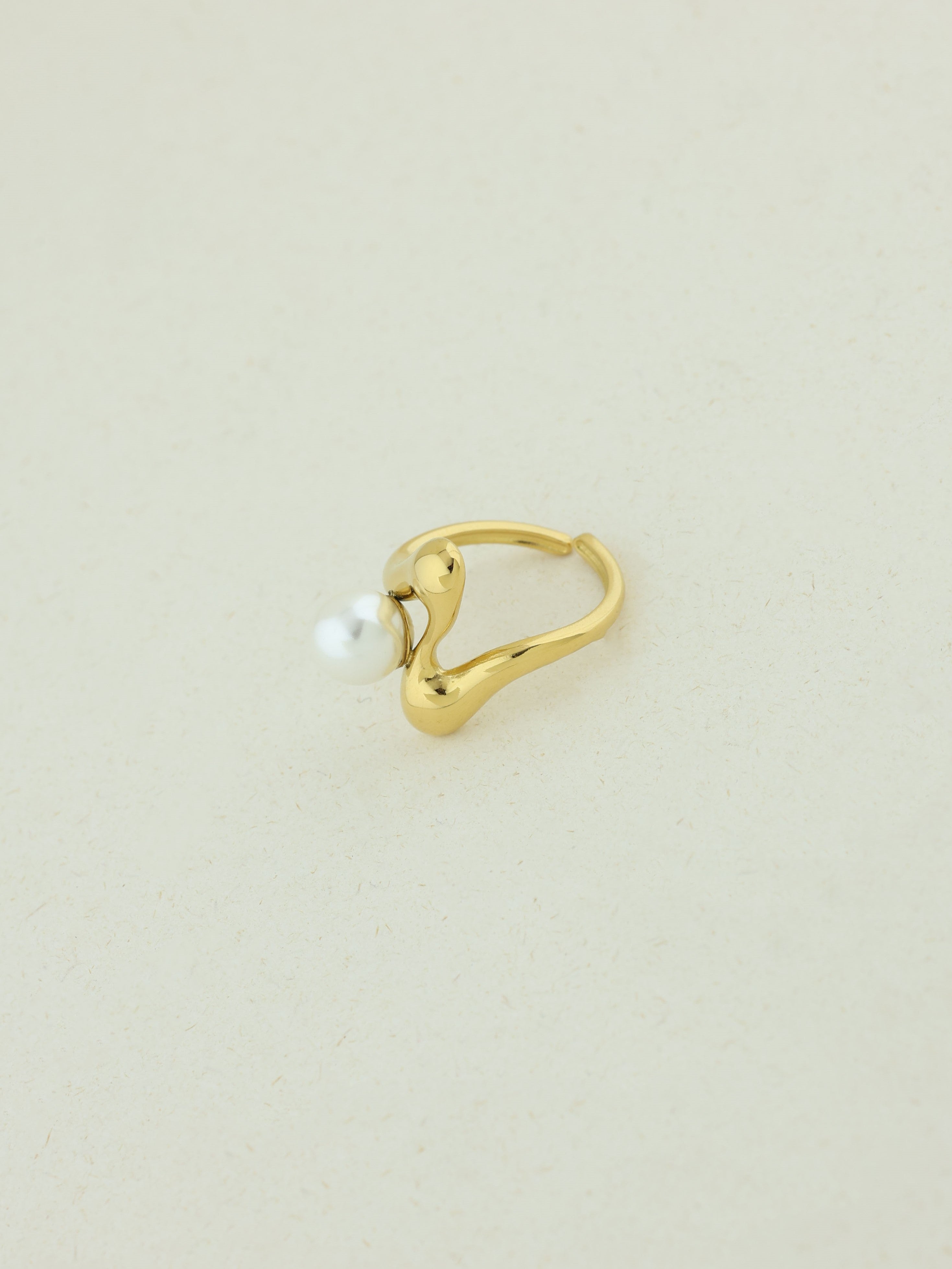 Fluid Wave Pearl Ring