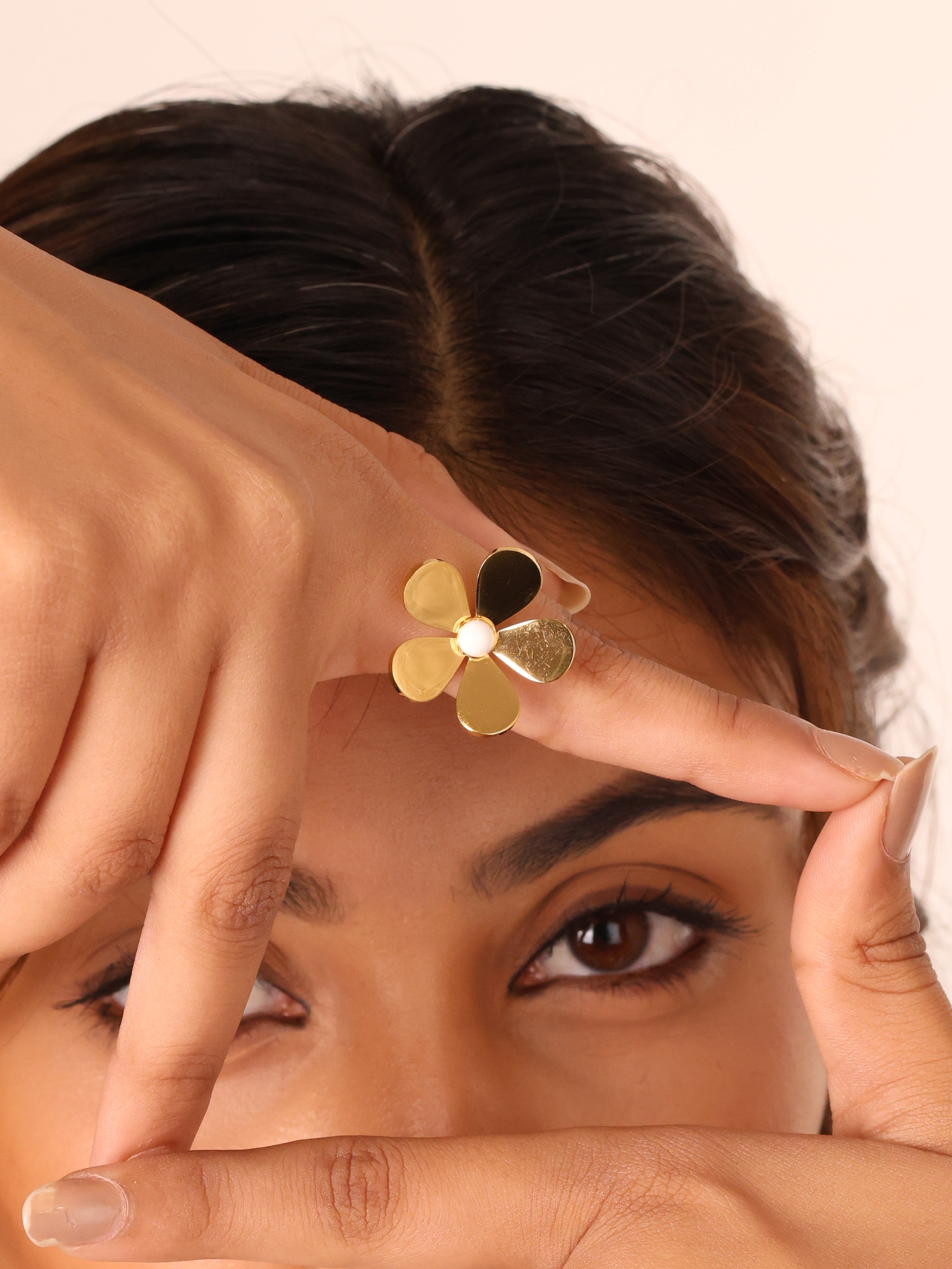 Golden Bee Crest Ring
