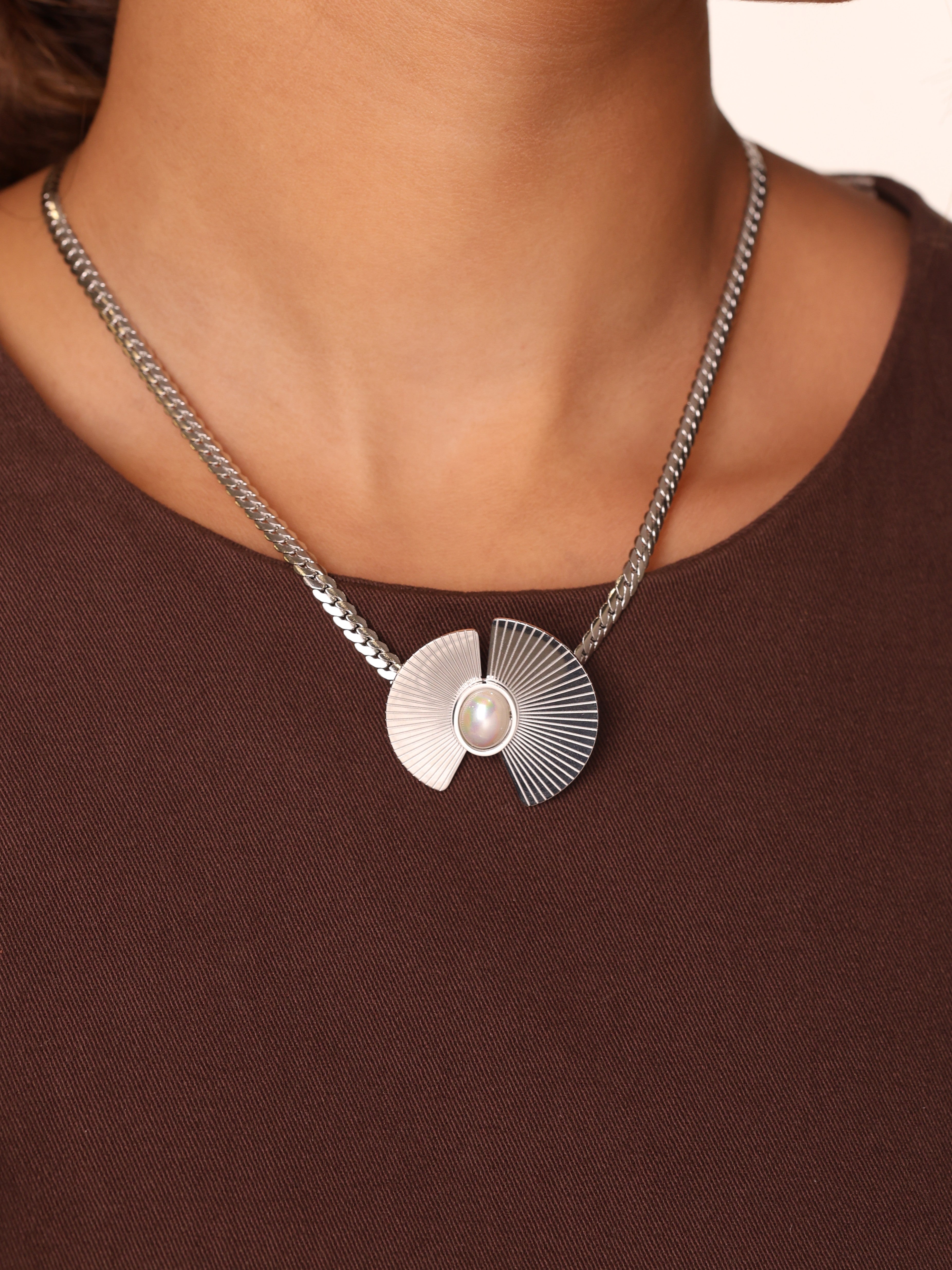 Fan Pearl Pendant Necklace