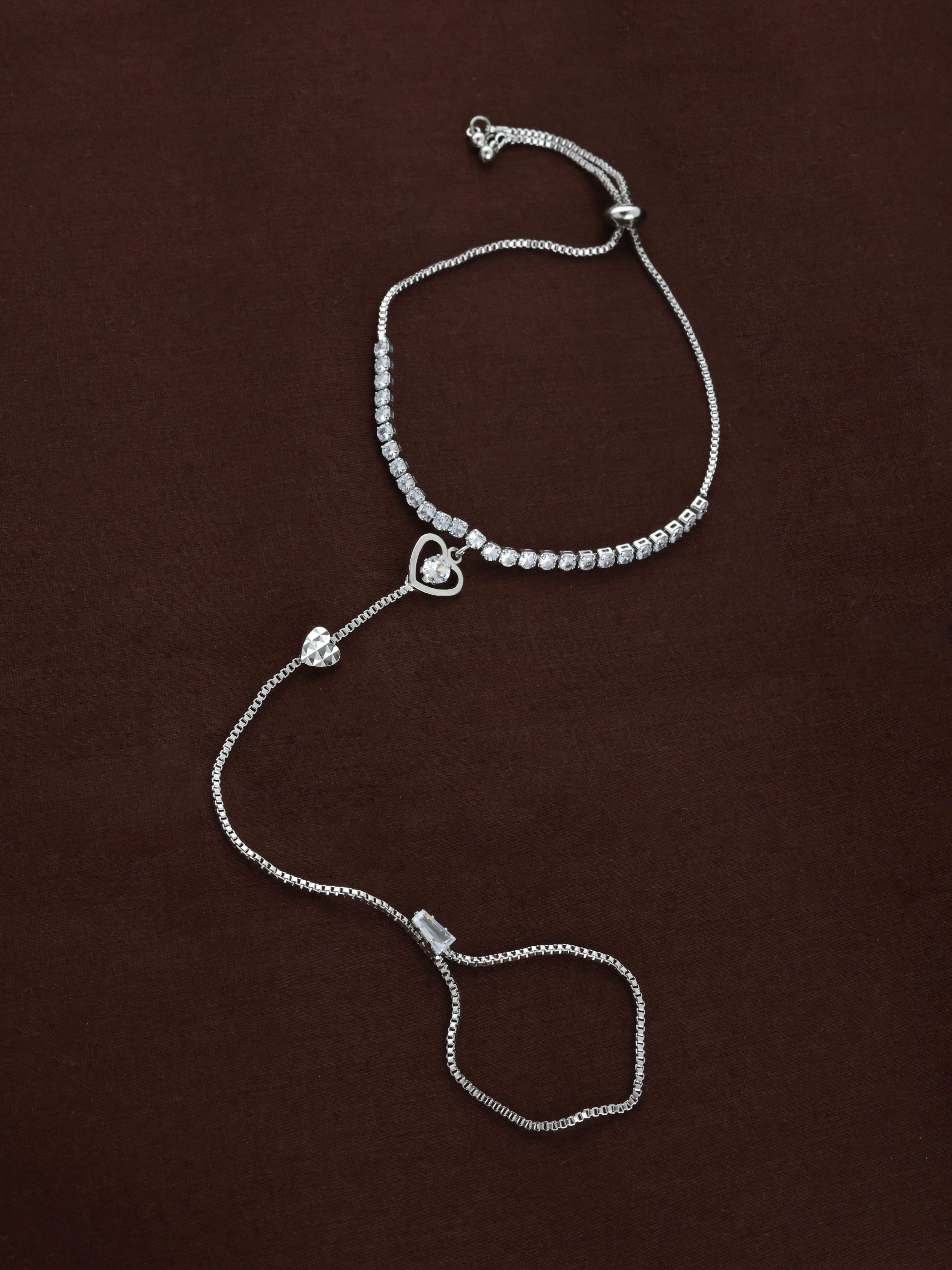 Amour Handchain