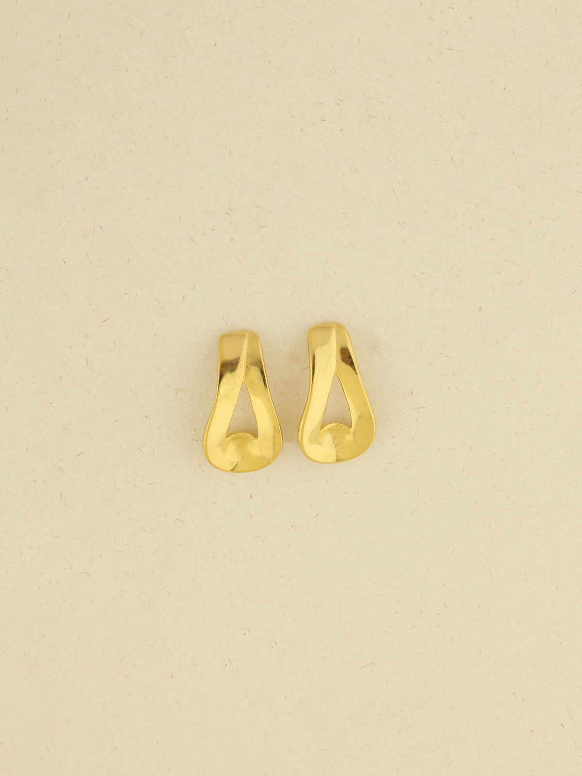 Hugger Curve Studs