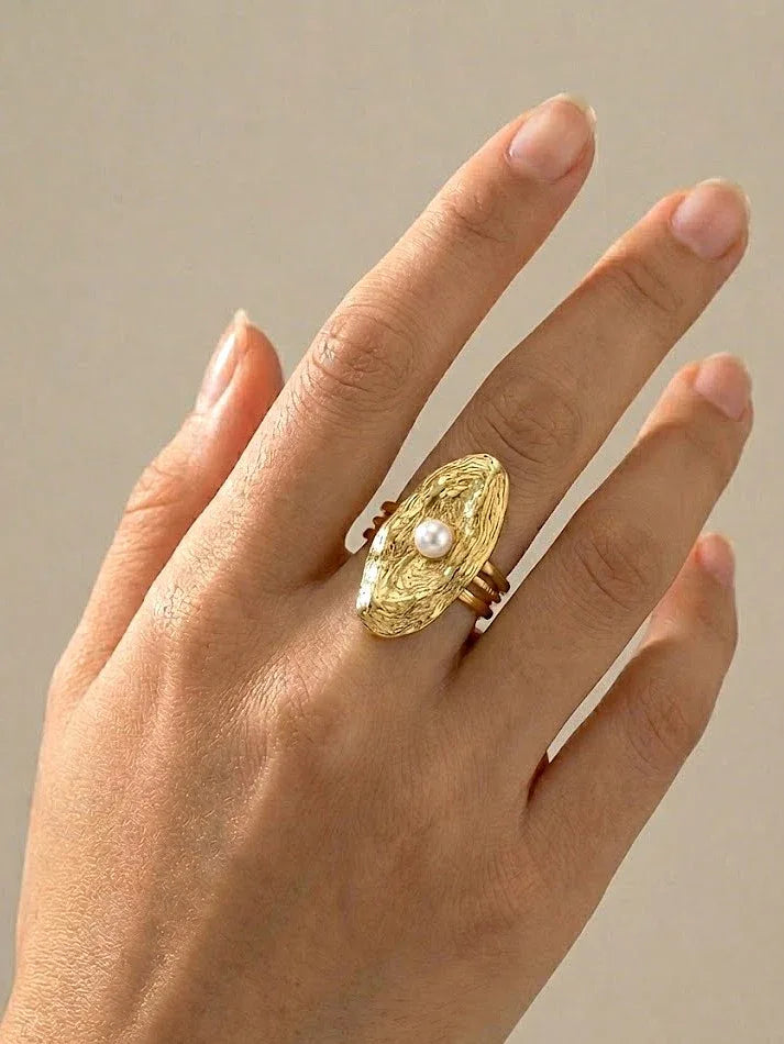 Elegant Gold ICON Ring with a Classic Round Pearl - Doulaat