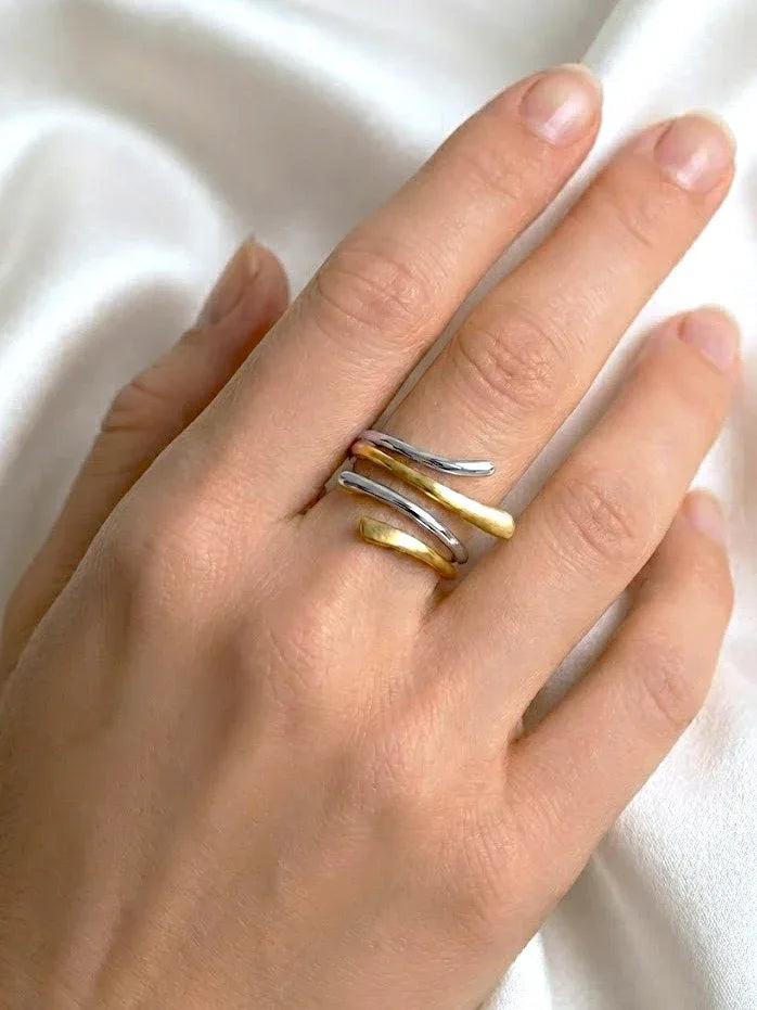 Modern Two-Tone Gold and Silver Spiral Band Ring - Doulaat