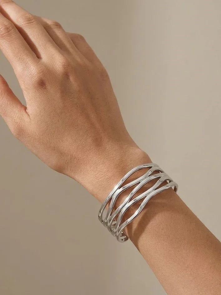 Modern Silver Wavy Bracelet - Doulaat