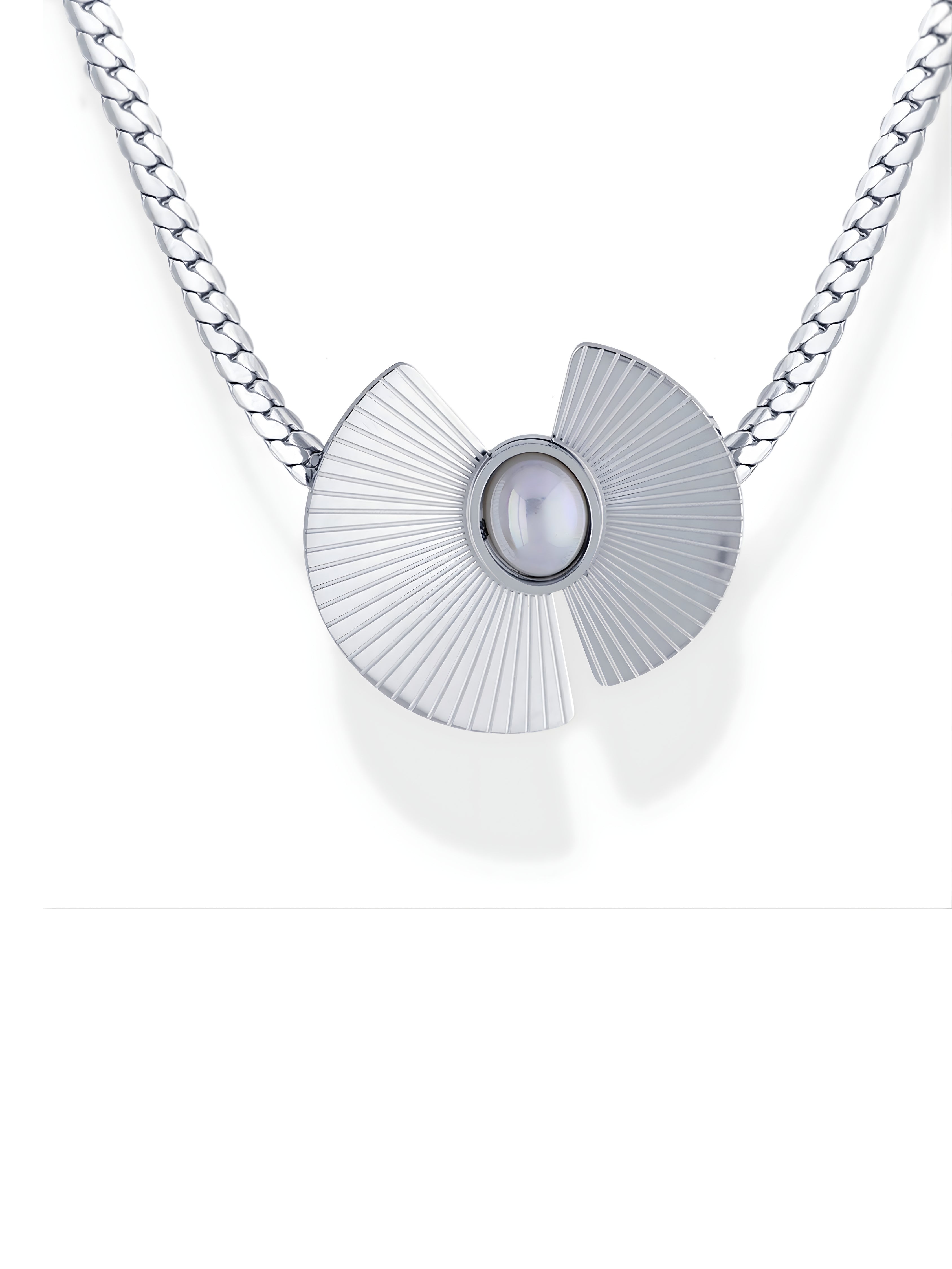 Fan Pearl Pendant Necklace