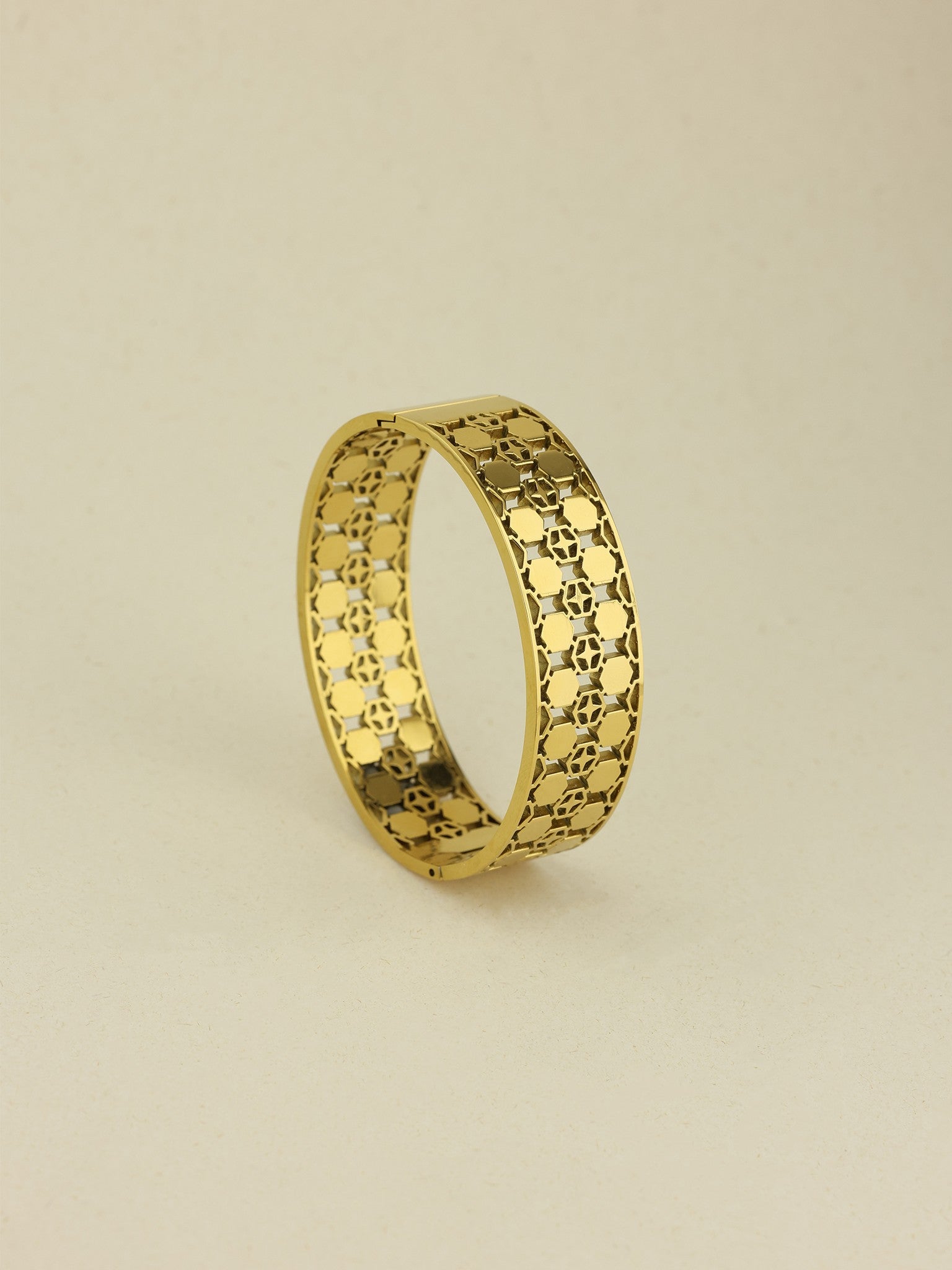 Lattice Geometric Bangle