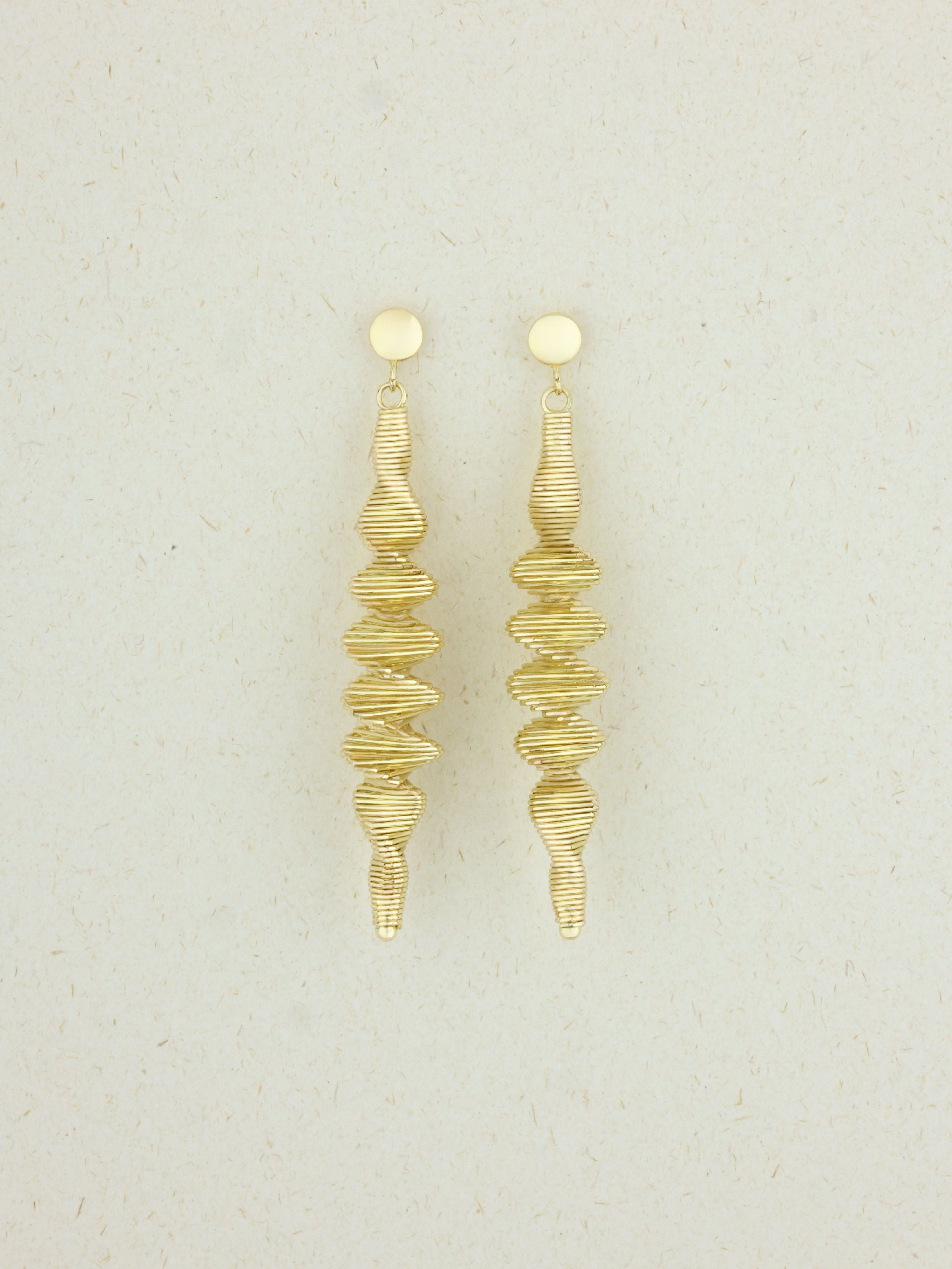 Kinetic Ribbed Drops