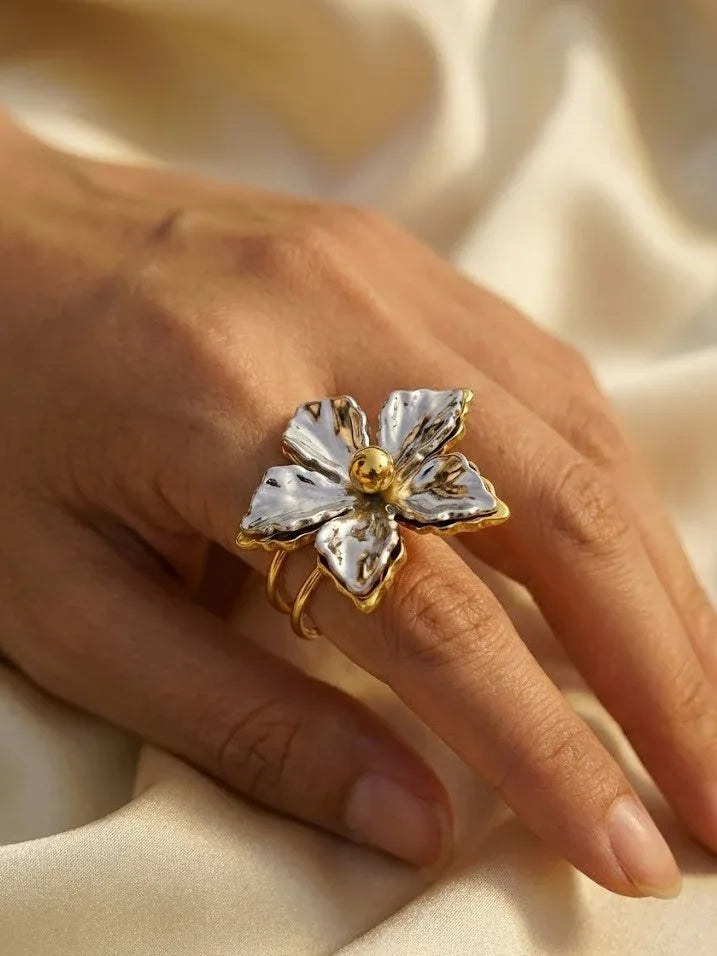 Bold Petal Statement Flower Ring - Doulaat