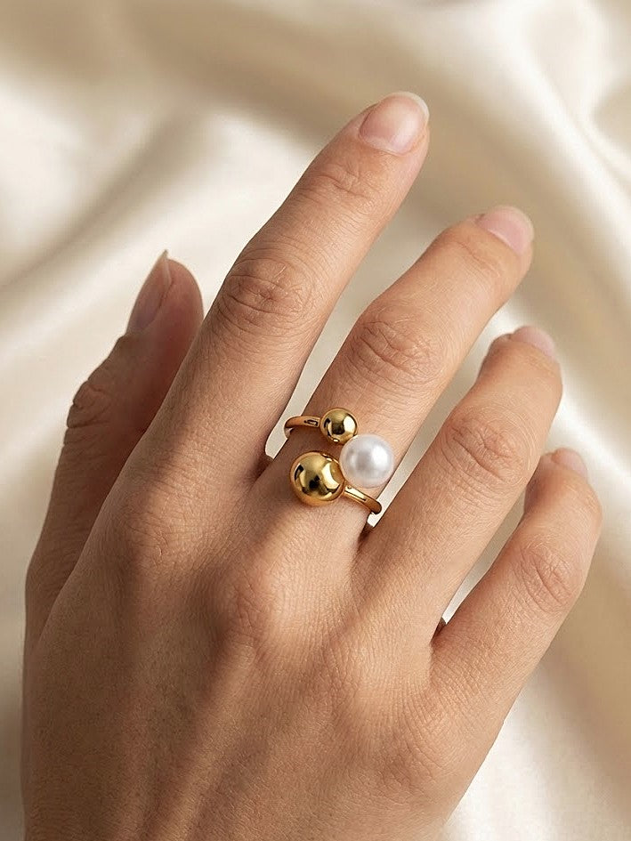 Gold Polished Gleam Ring with a Glossy Finish