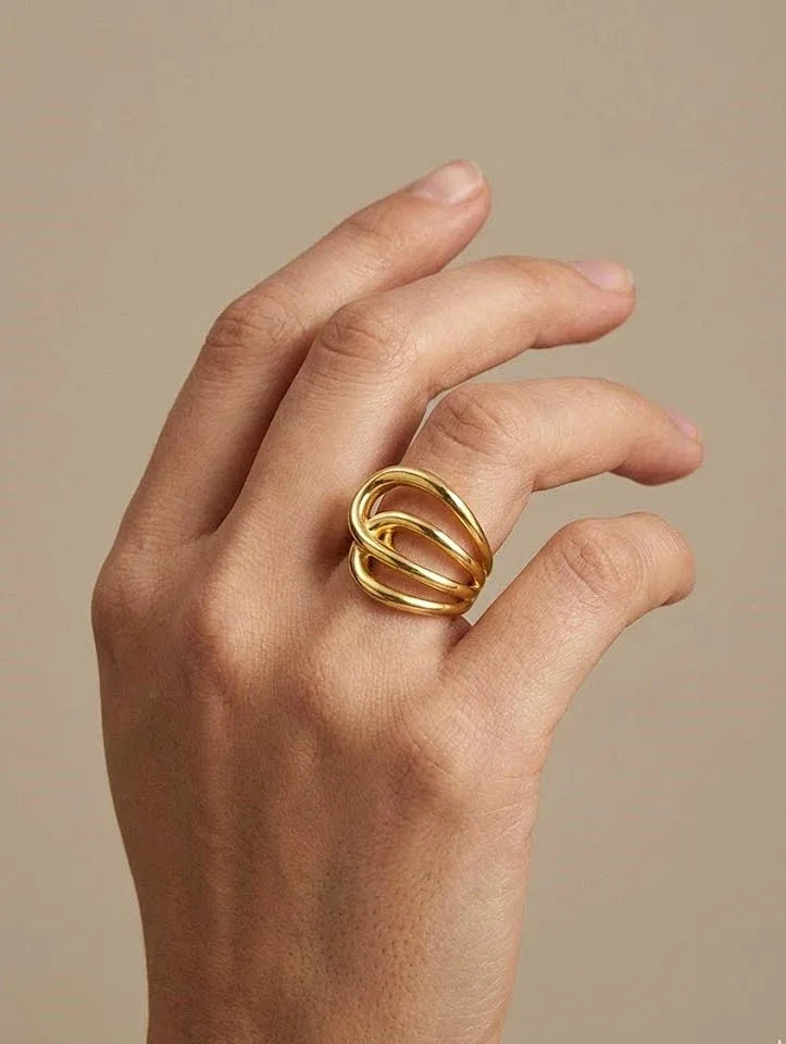 Elegant Golden Lyra Ring with Shiny Look - Doulaat