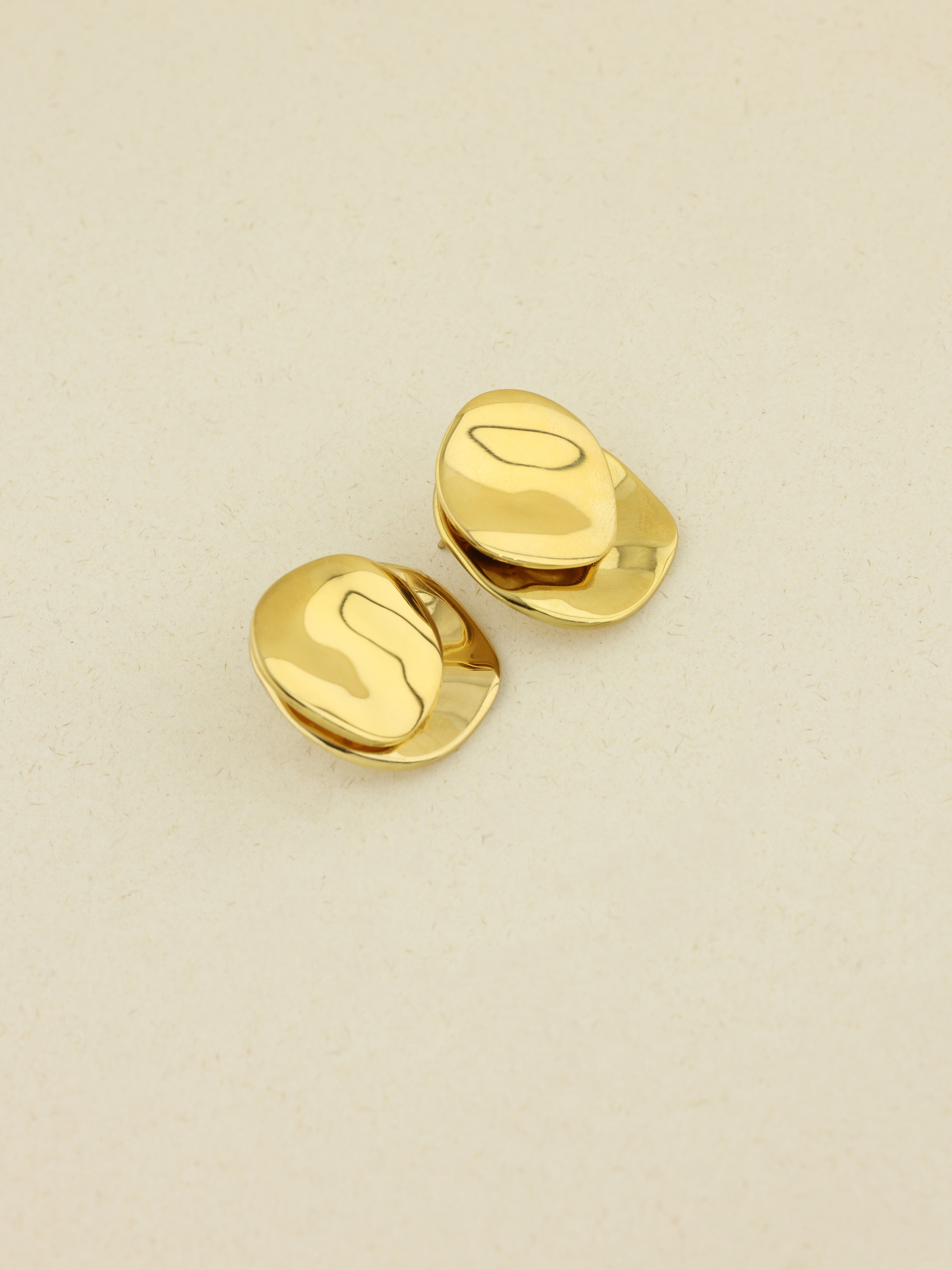 Pebble Studs