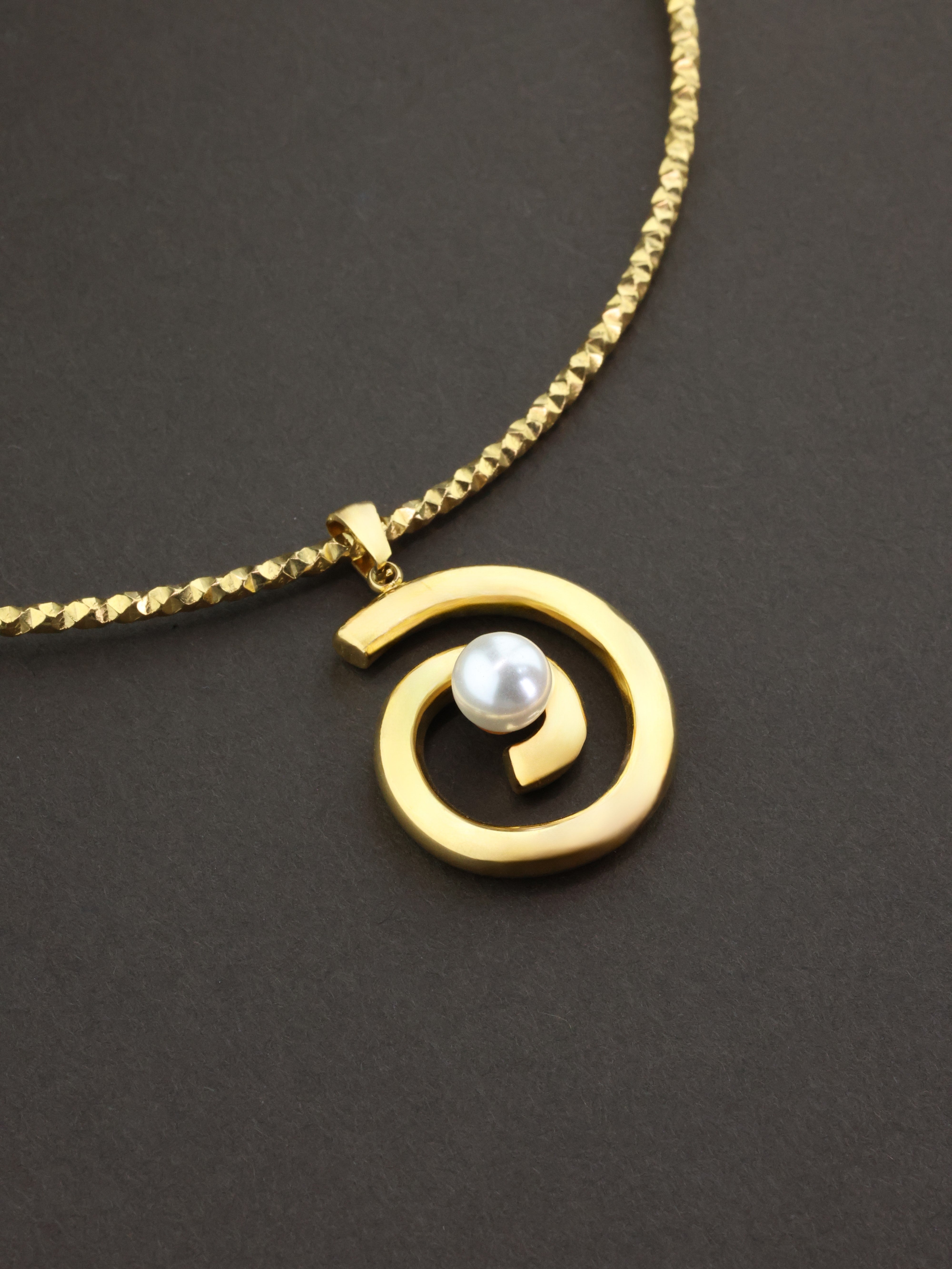 Vortex Pearl Collar