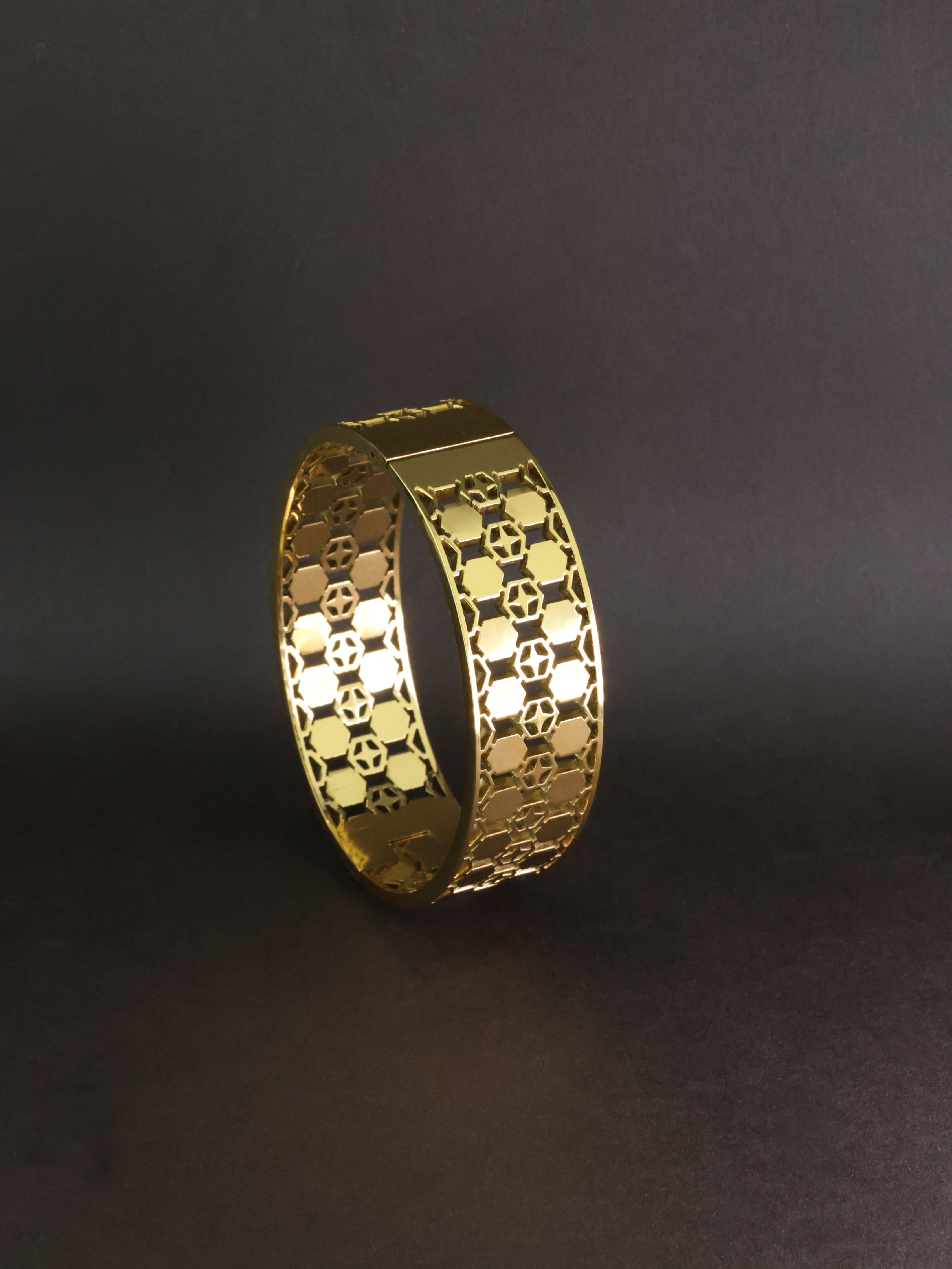 Lattice Geometric Bangle