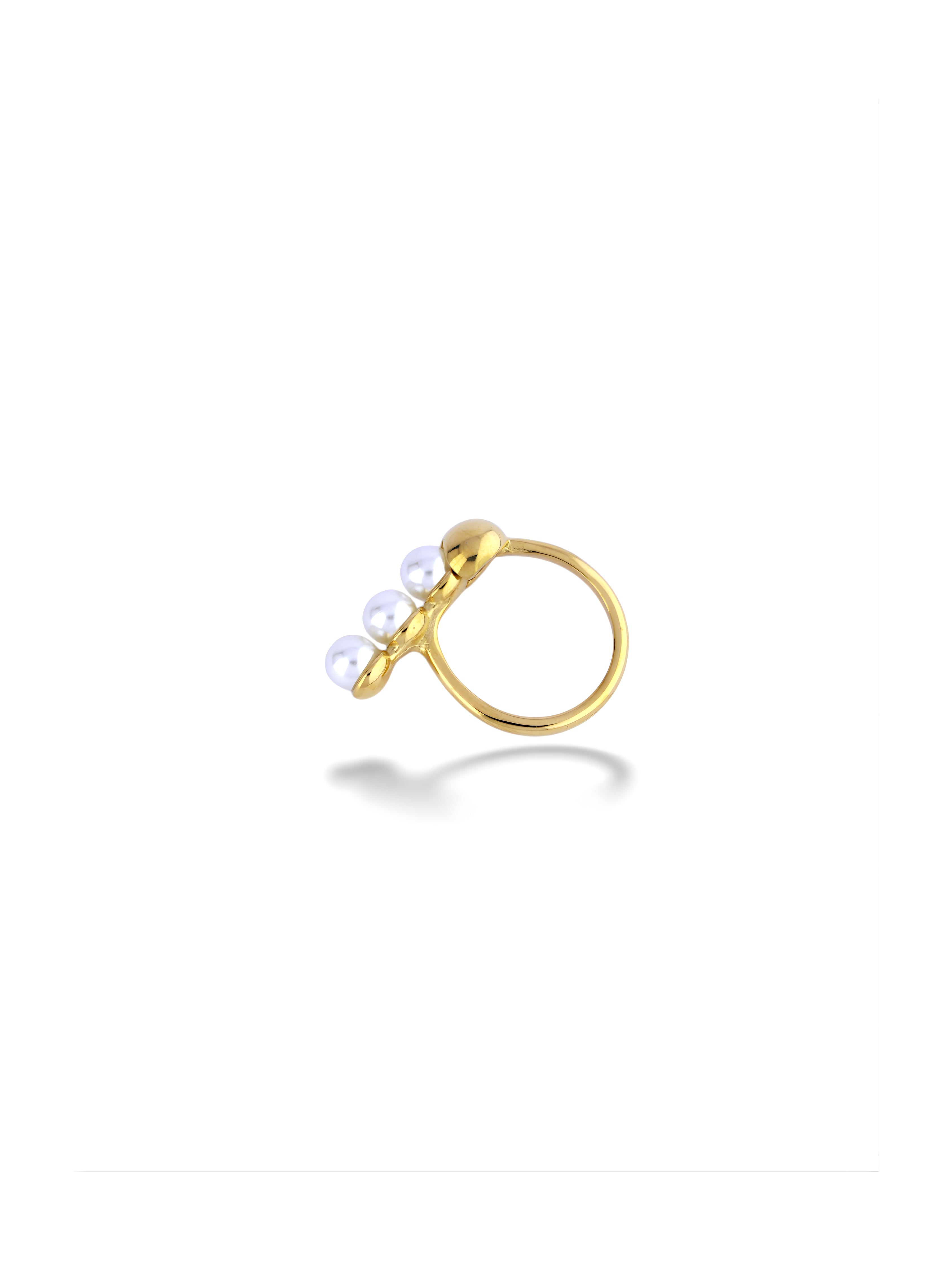 Elegant Three-Pearl Ring