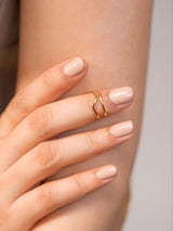 Wavy Intertwined Nailring