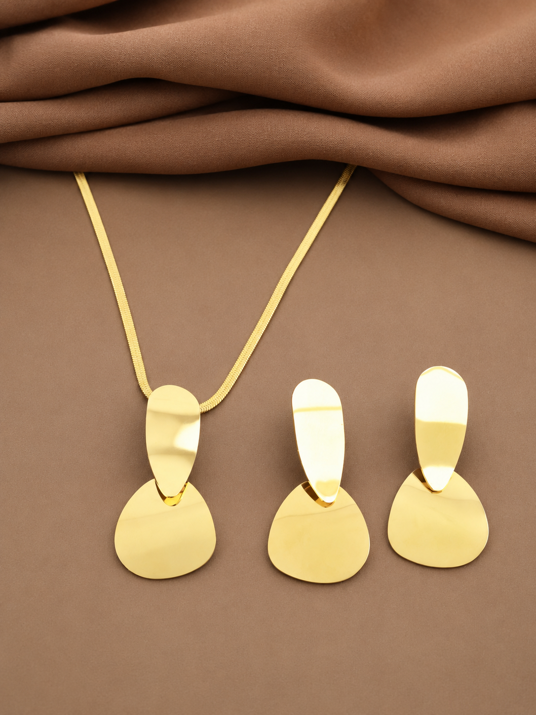 Liquid Facet Collection