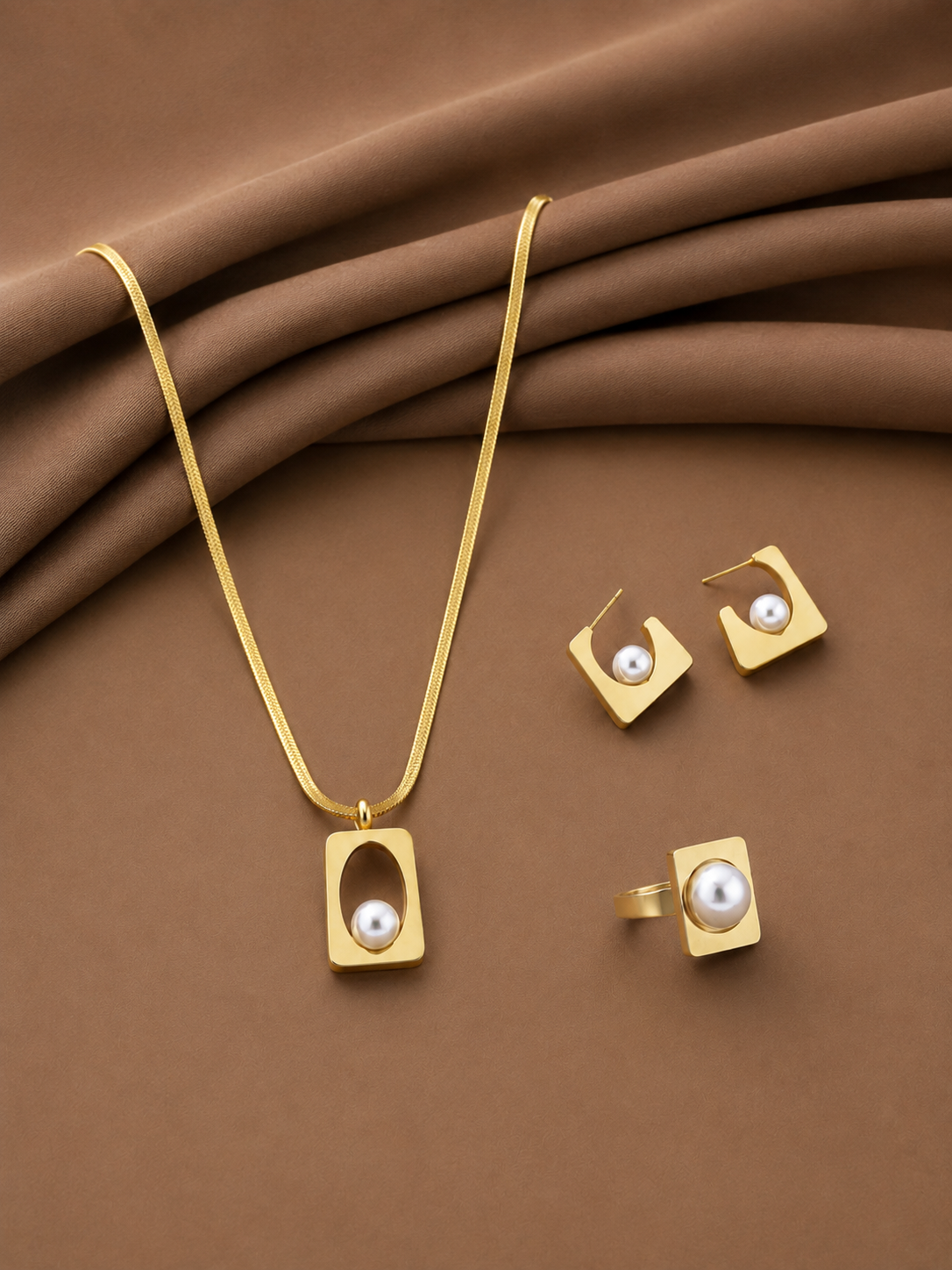 Gold Frame Pearl Jewelry Set