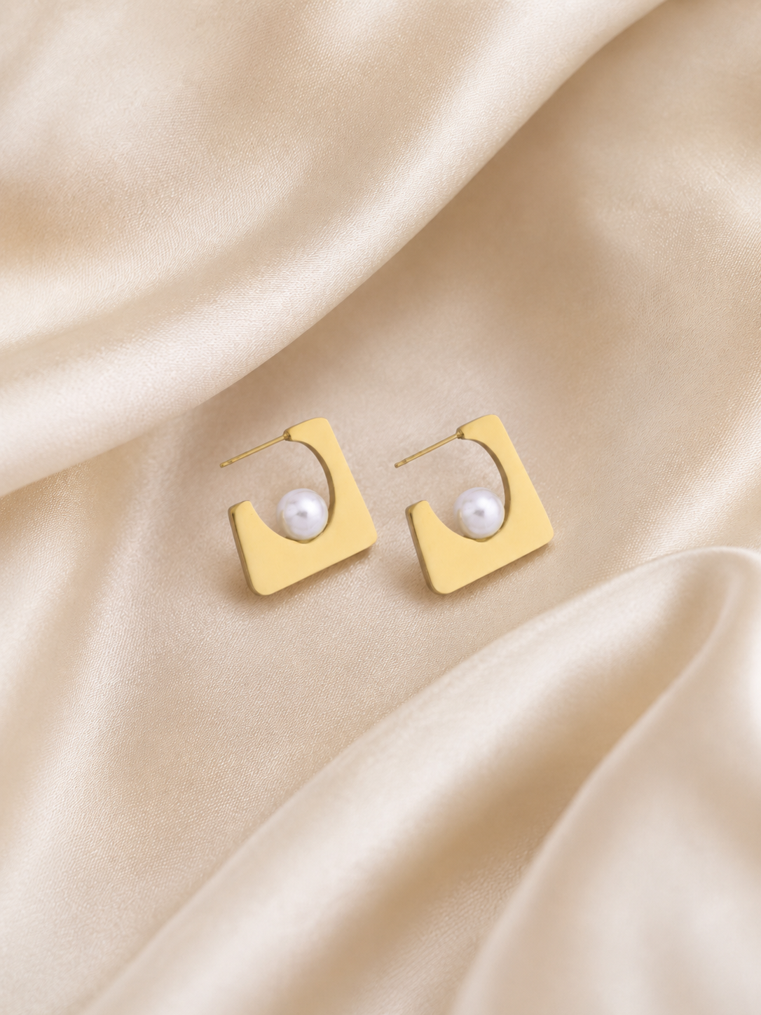Gold Frame Pearl Jewelry Set