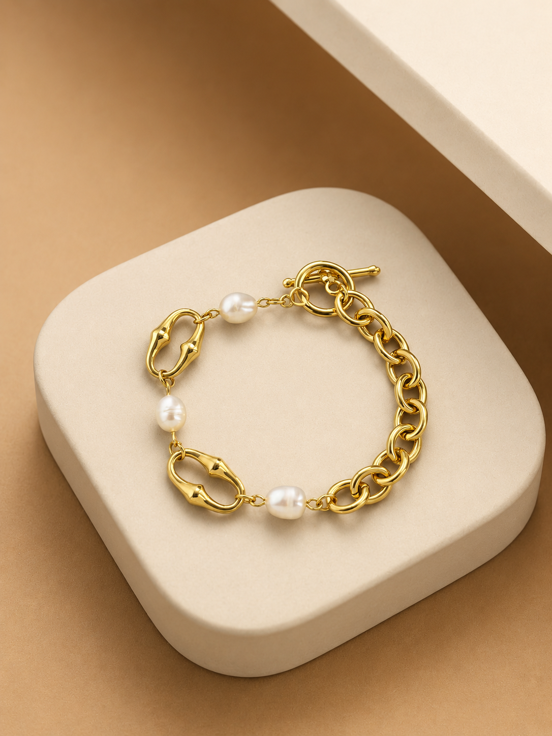 Sleek Gold Chain Bracelet