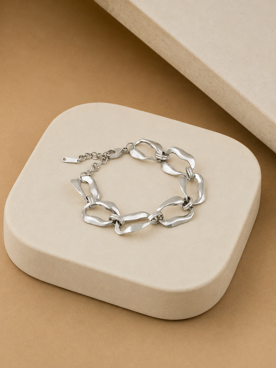 Soft Wavy Links Bracelet