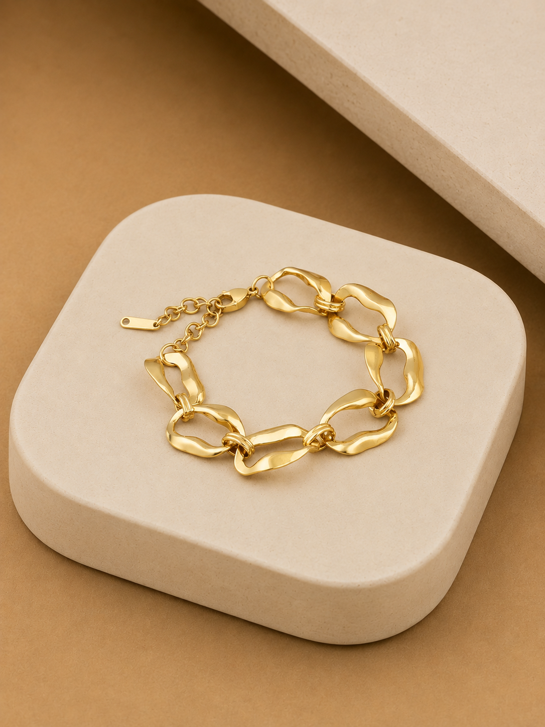 Soft Wavy Links Bracelet
