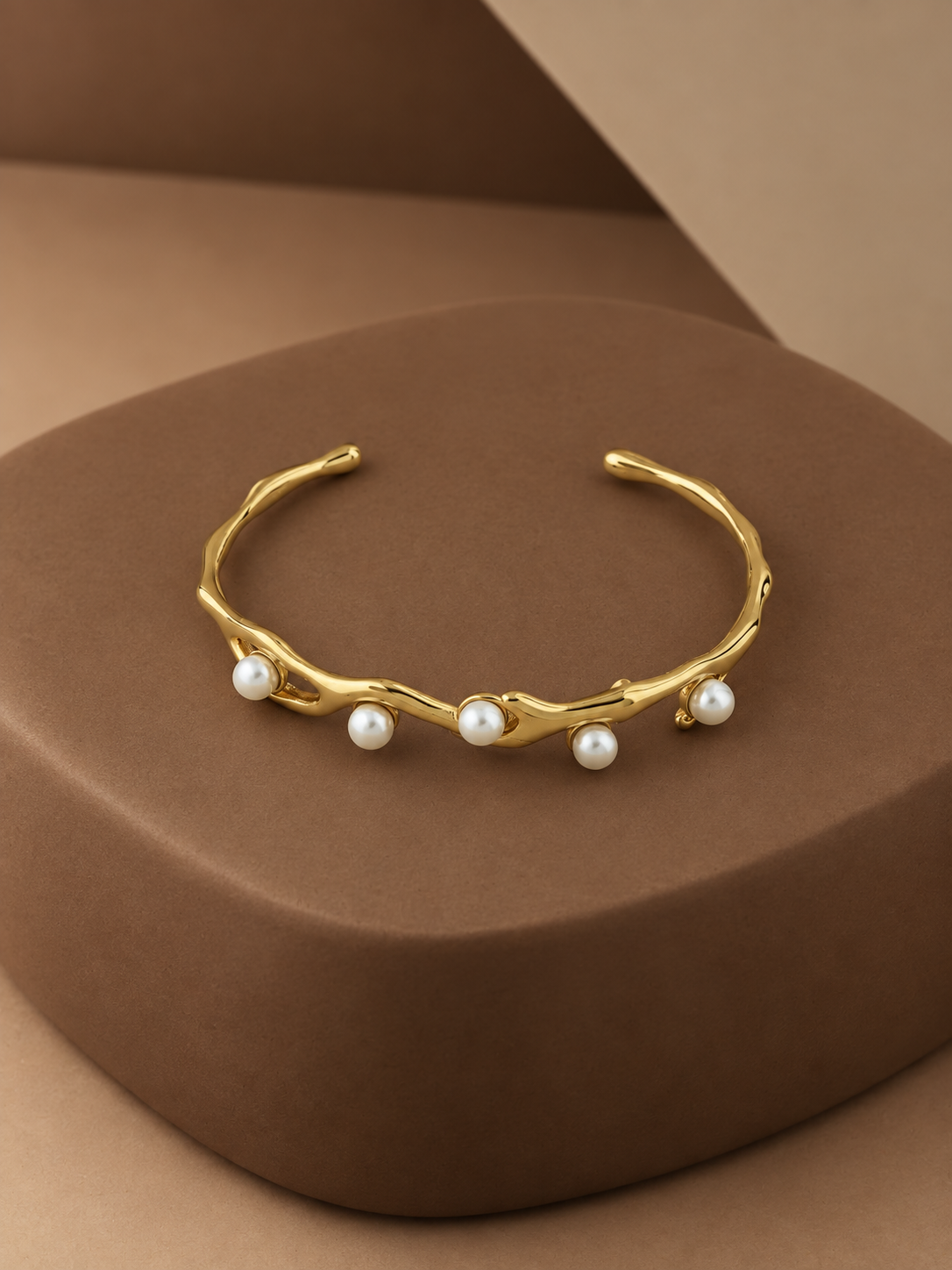 Sleek Pearl Bangle