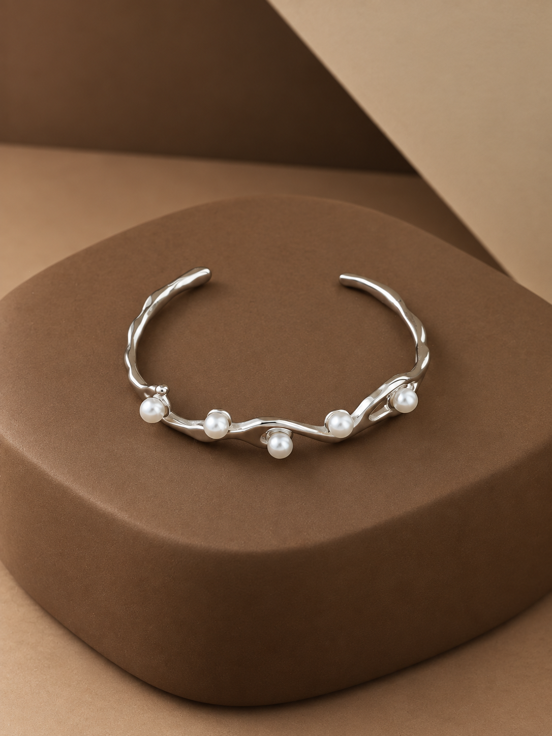 Sleek Pearl Bangle