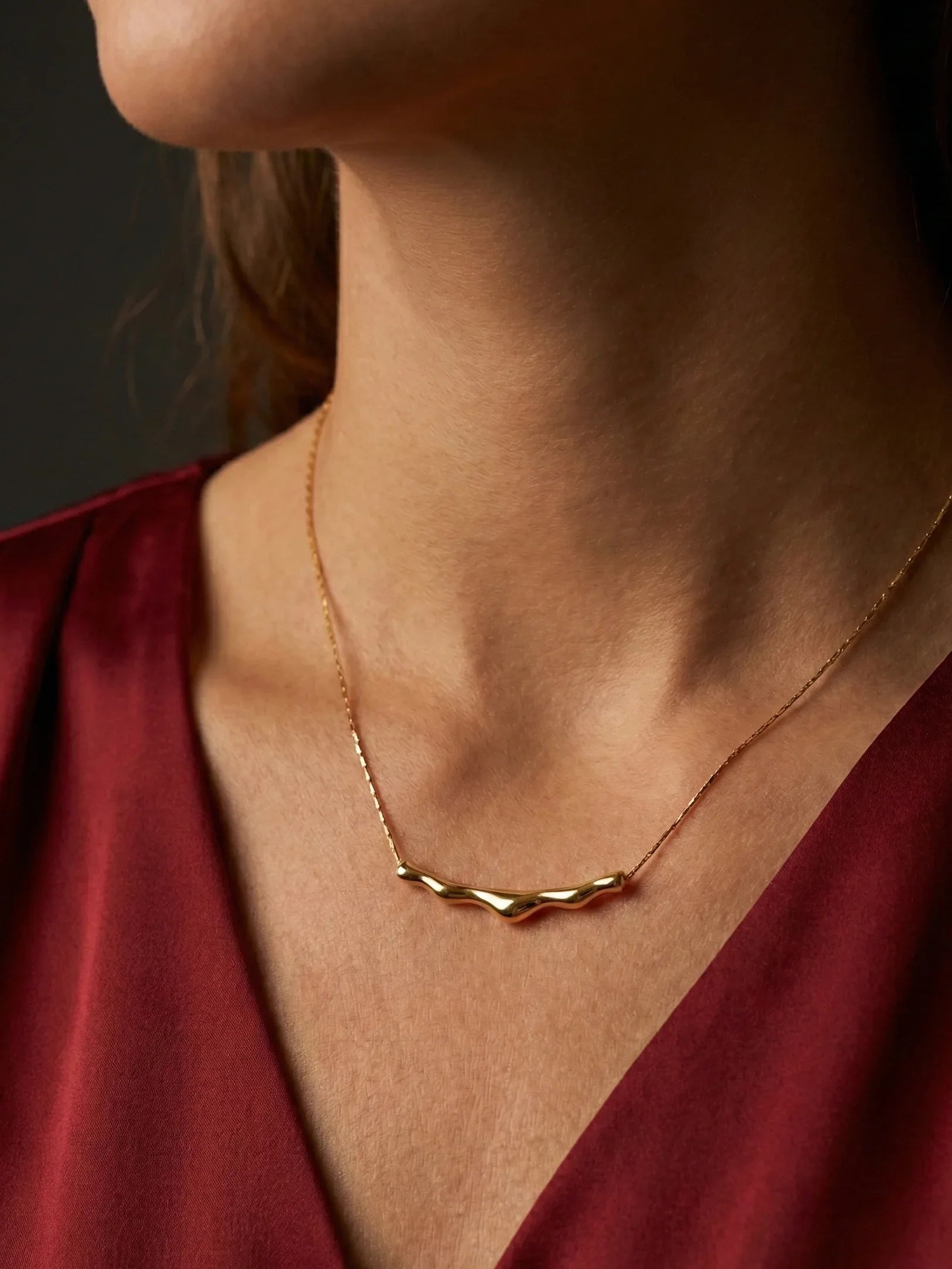 Wavy Bar Pendant Necklace - Doulaat