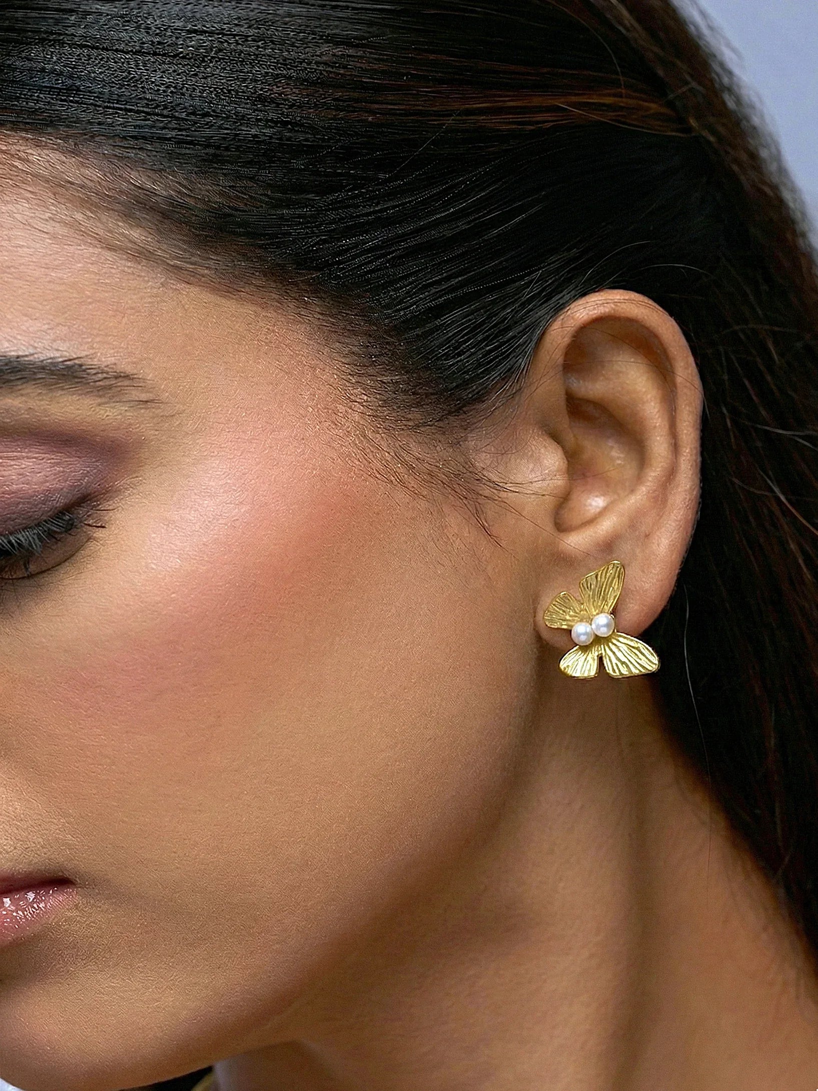 Silver Butterfly Stud Earrings with Soft Pearl - Doulaat