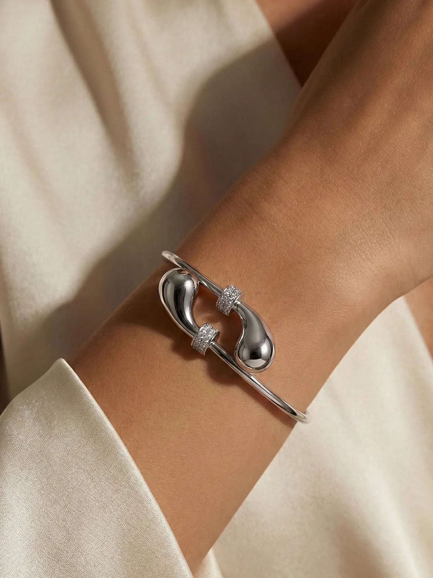 Elegant Halo Knot Open Cuff Bangle with Sparkles - Doulaat