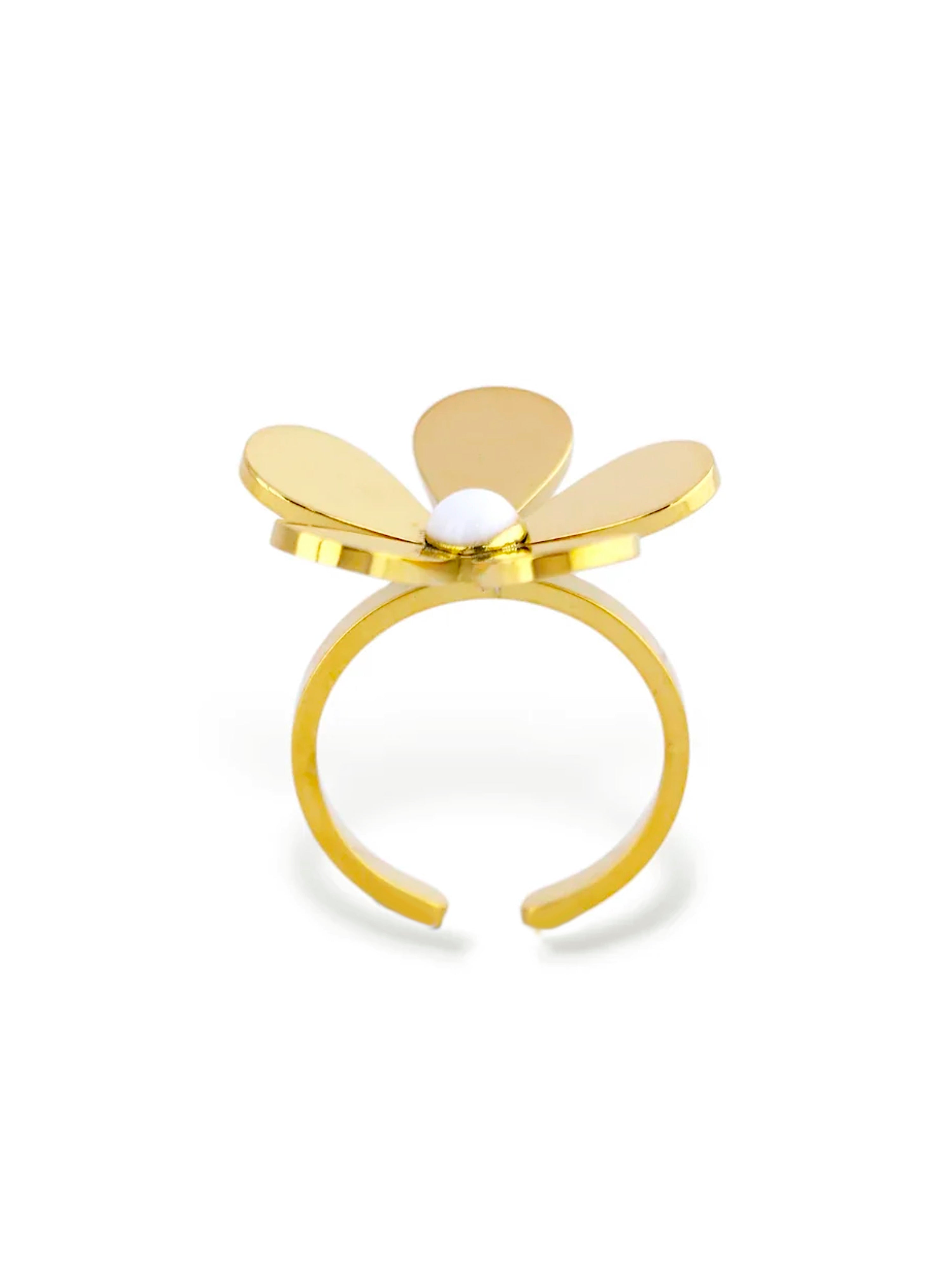 Golden Bee Crest Ring for a Unique Nature Look