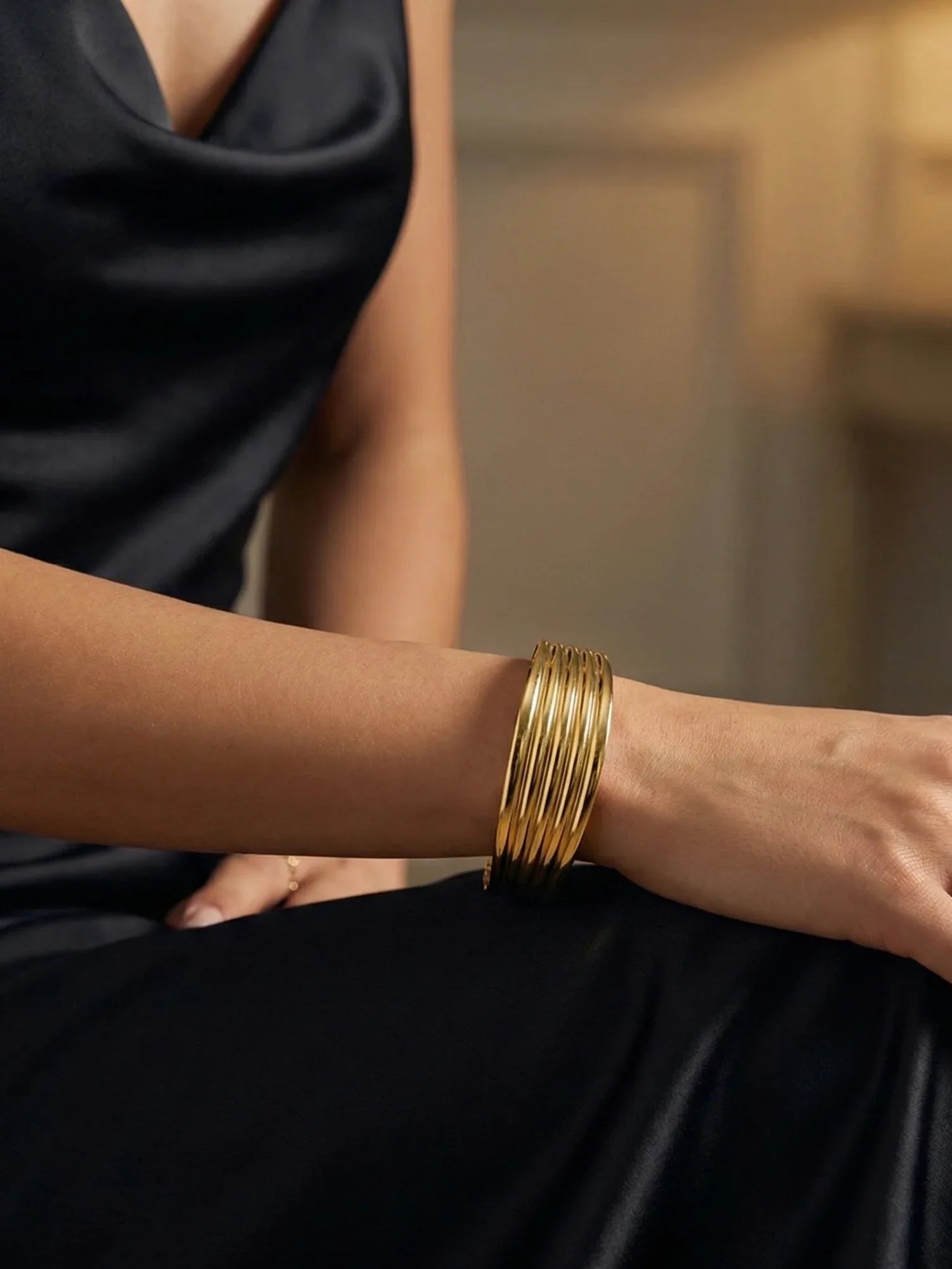 Luxury Minimalist Gold Statement Bangle with High Shine - Doulaat