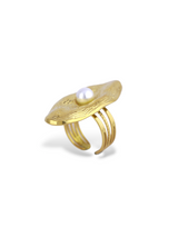 Elegant Gold ICON Ring with a Classic Round Pearl