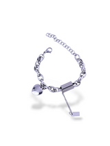 Elegant Gold Weave Chain Bracelet with Heart Charm