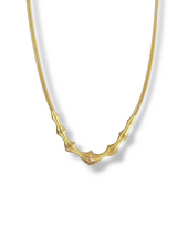 Undulating Ribbed Choker Necklace