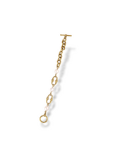 Sleek Gold Chain Bracelet with Soft Pearl Accent