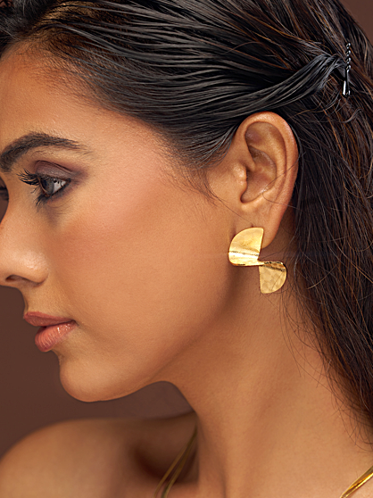 Modern Gold Wave Drop Earrings with Soft Curved Finish