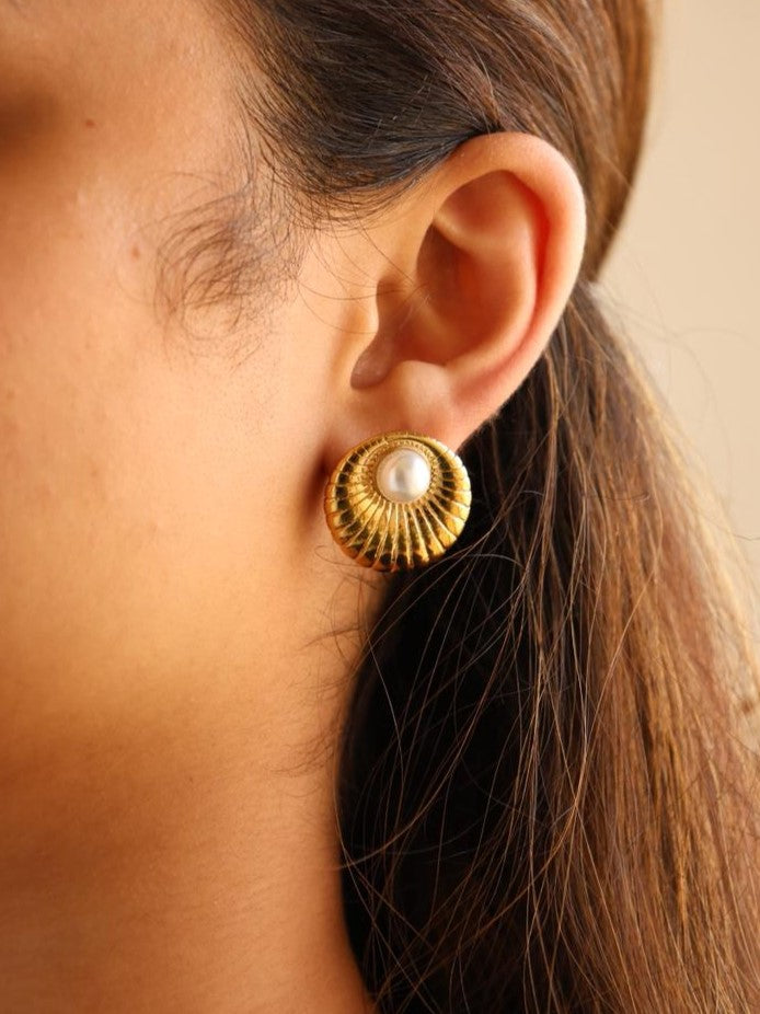 Shell Pearl Earring