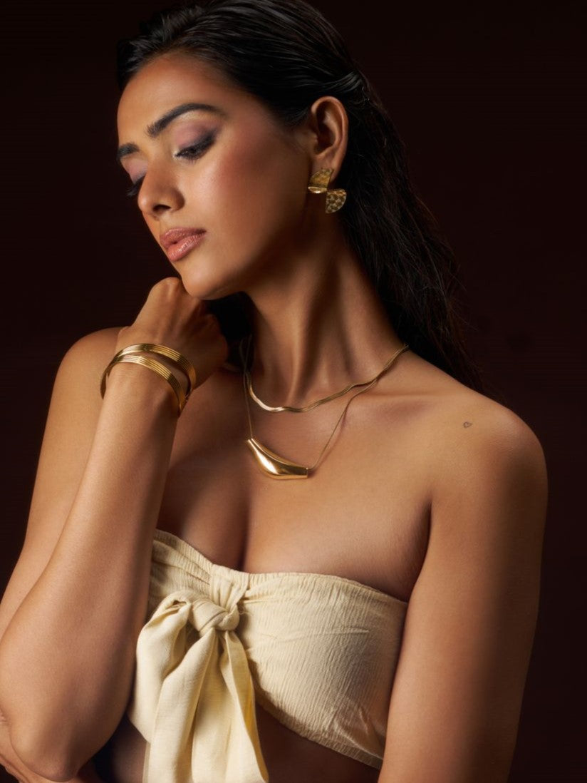 Layered Elongated Pendant Necklace