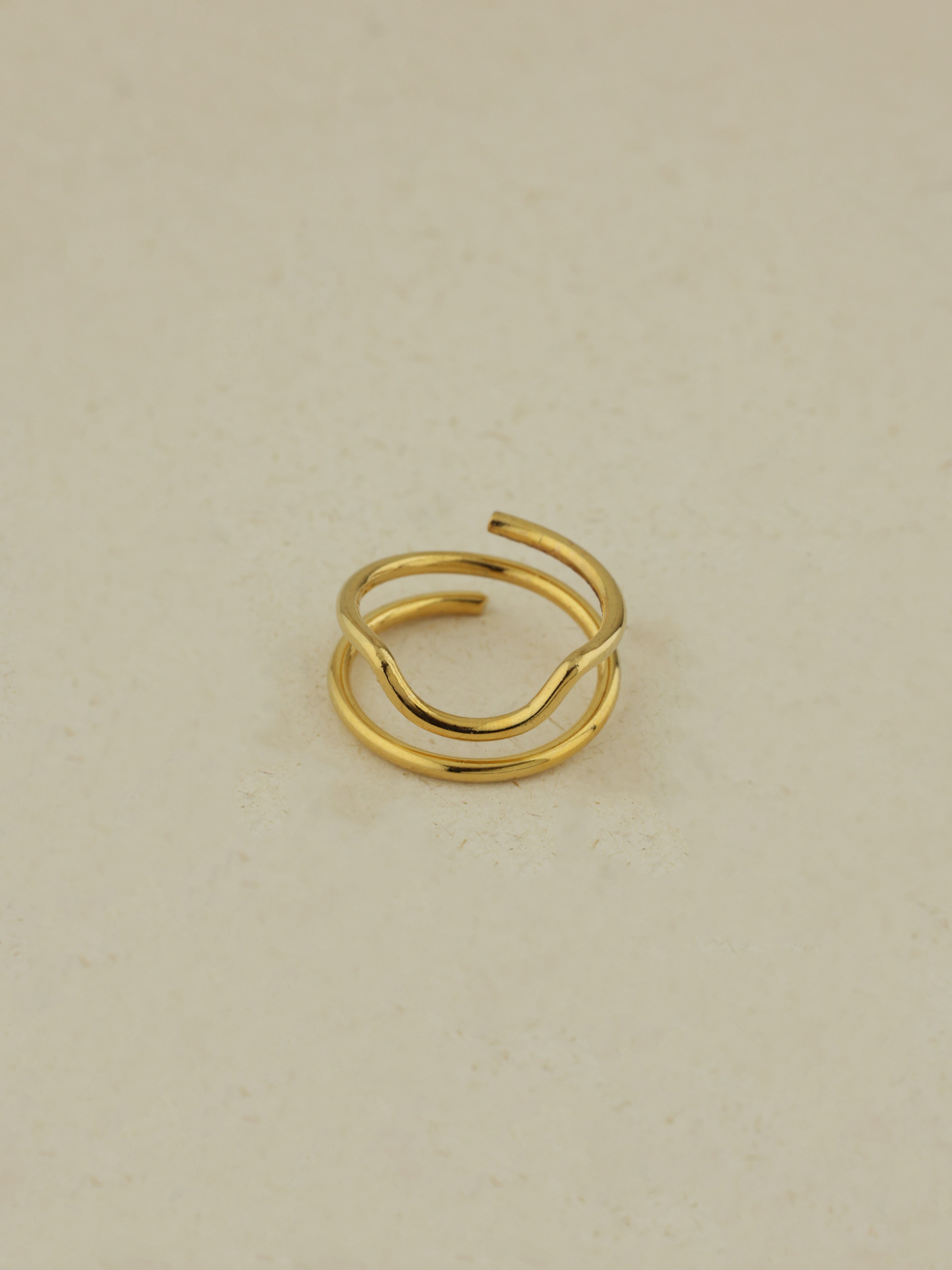 Wavy Intertwined Nailring