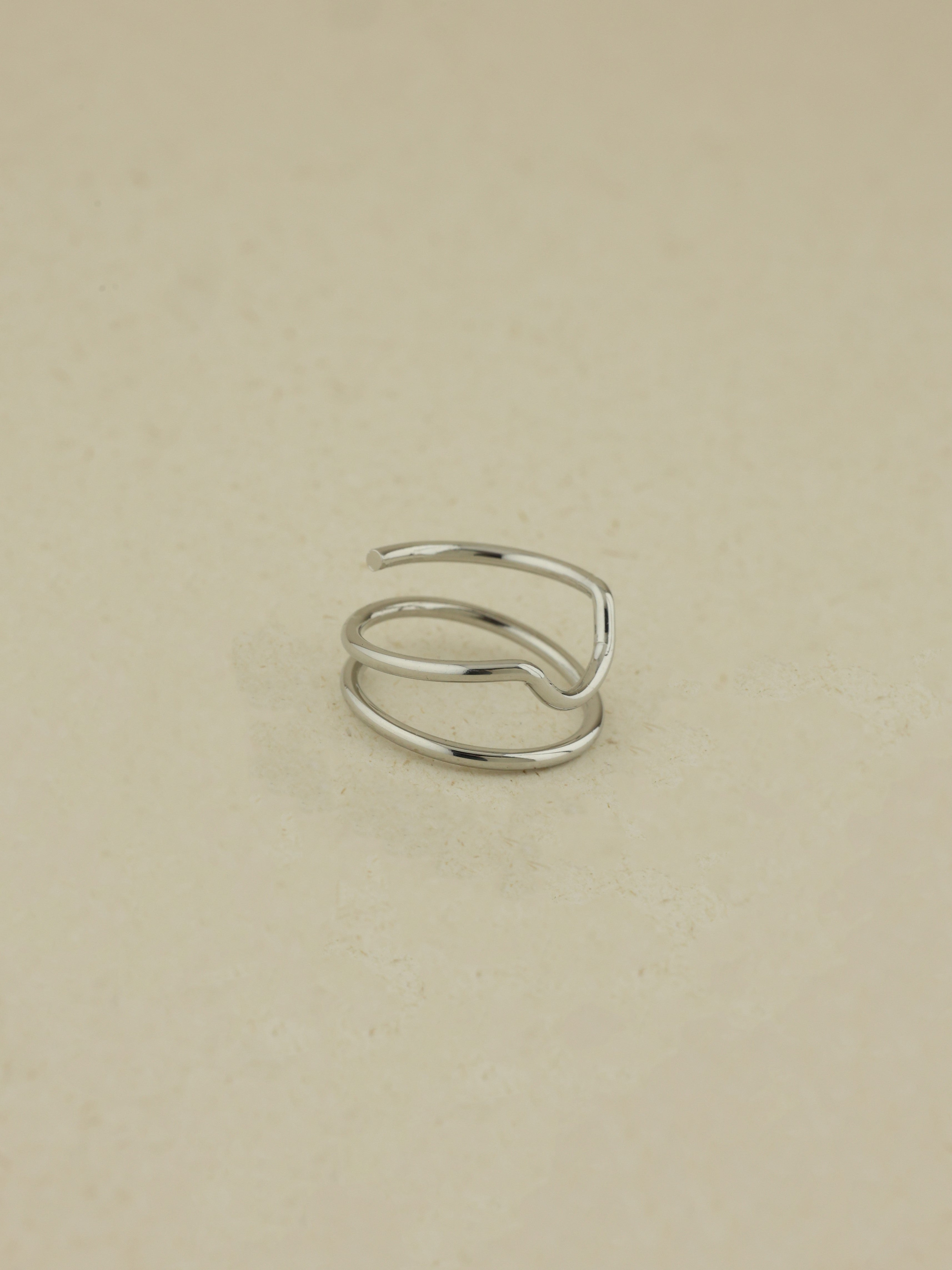 Wavy Intertwined Nailring
