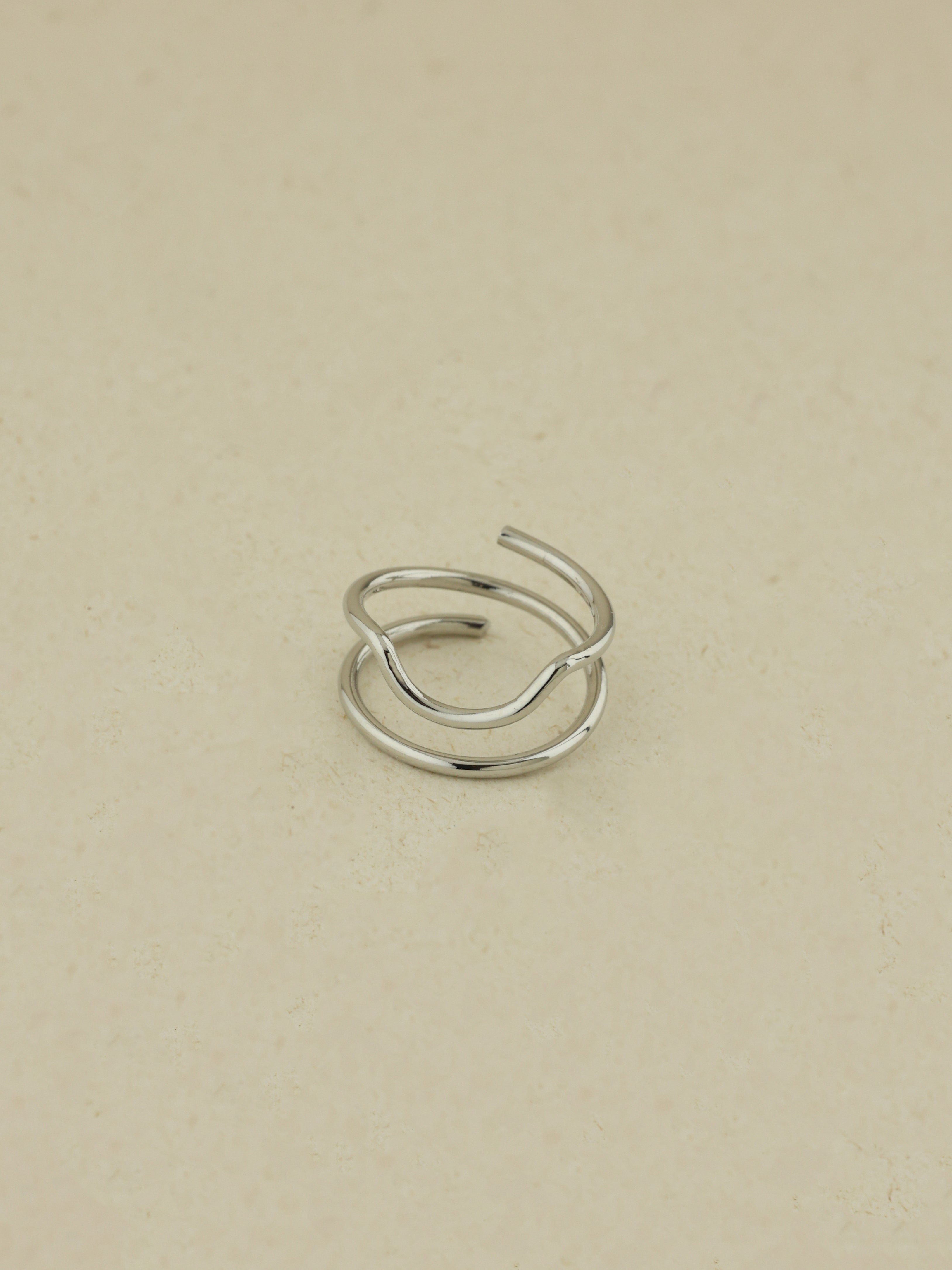 Wavy Intertwined Nailring