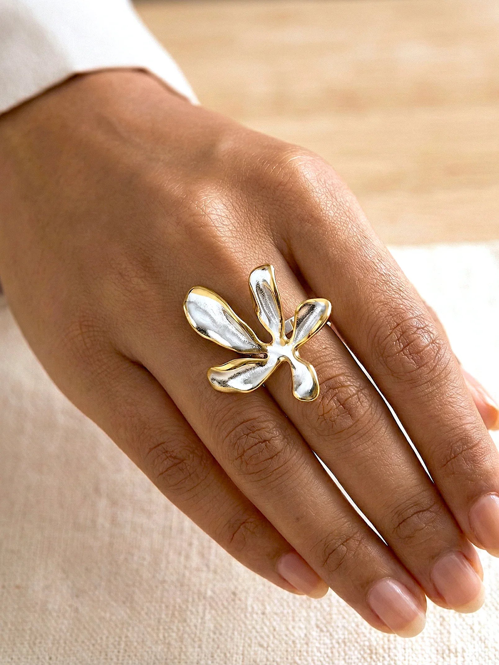 Botanic Ring with Nature-Inspired Style - Doulaat