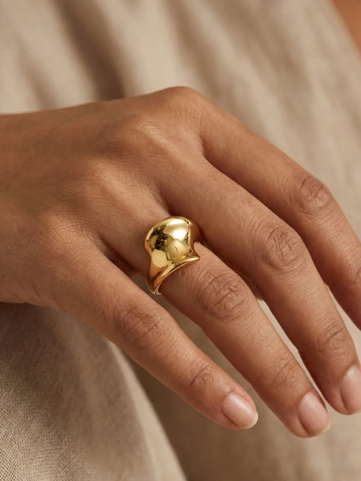 Modern Gold Spiral Ring with Unique Wave Design - Doulaat